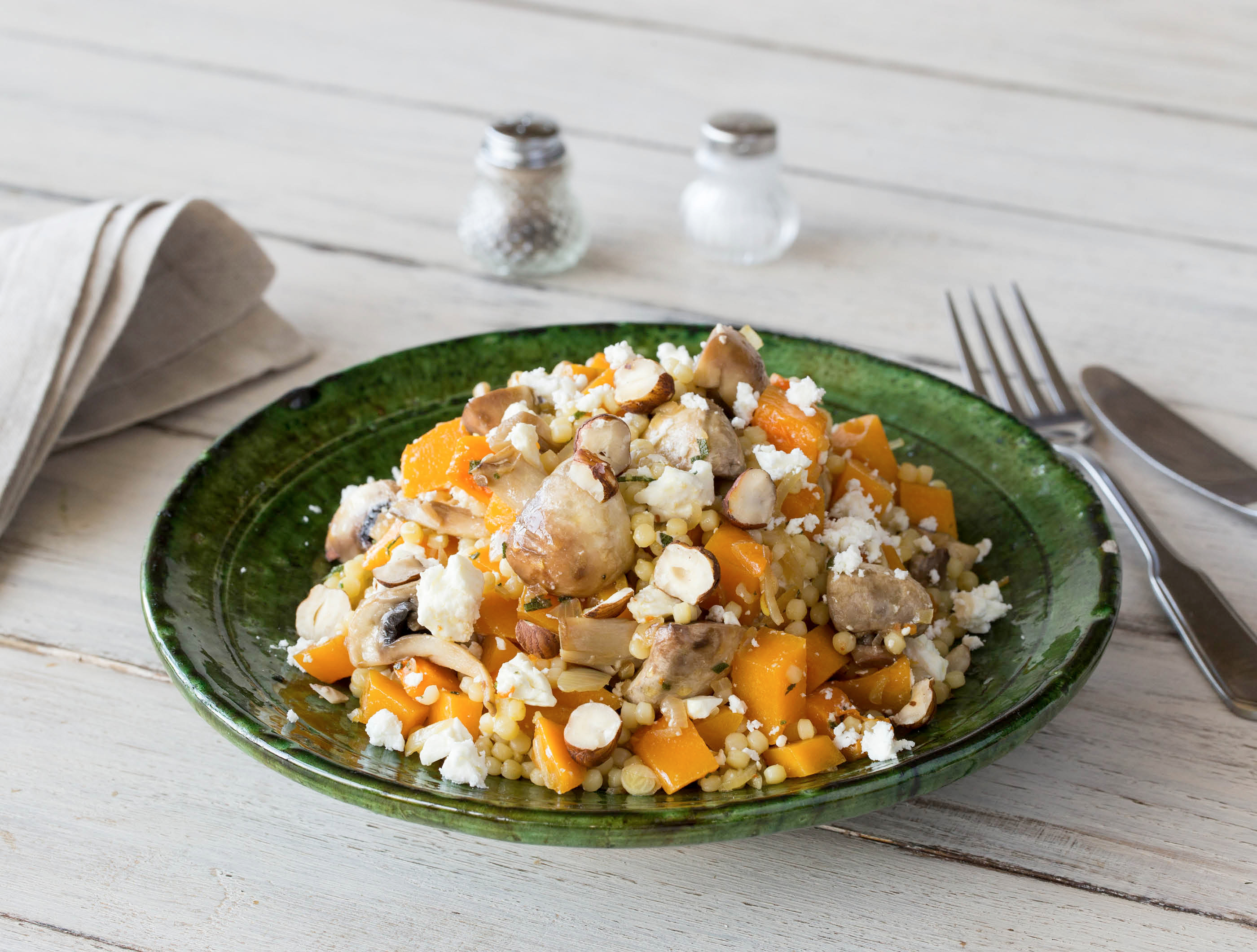 Parelcouscous met pompoen, champignons en feta