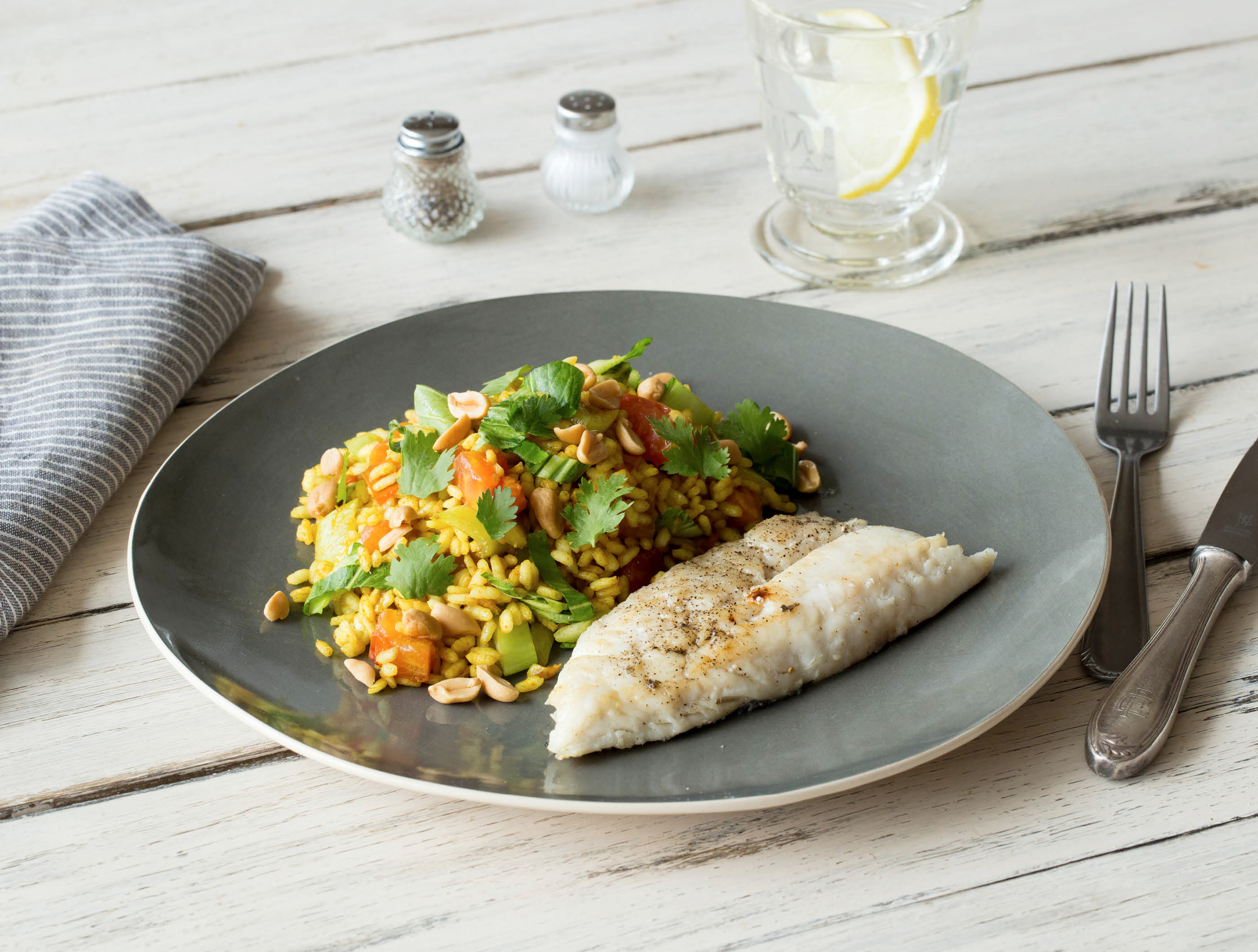 Wijtingfilet met paksoi, tomaat en gebakken rijst