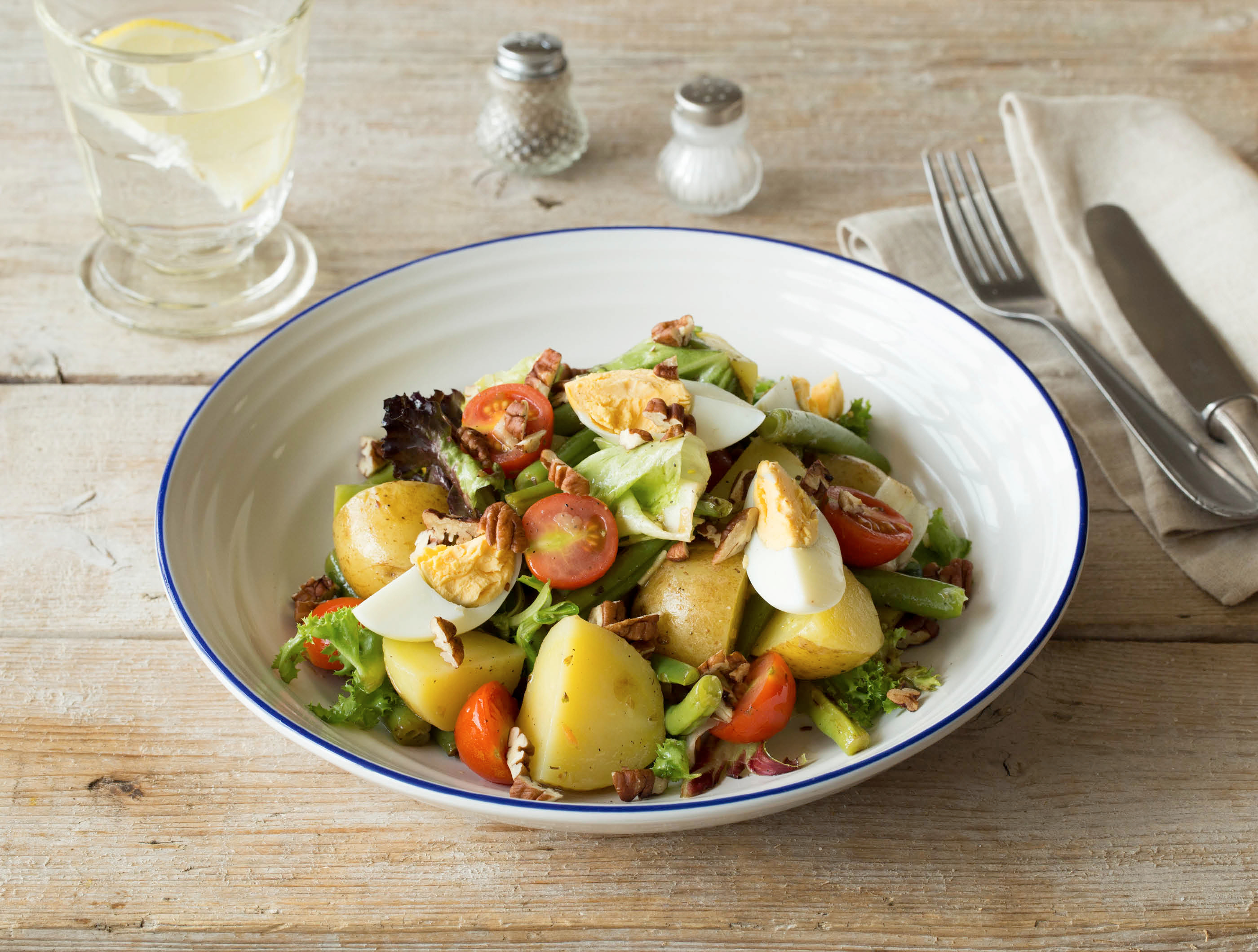 Krieltjessalade met sperziebonen, cherrytomaten en ei