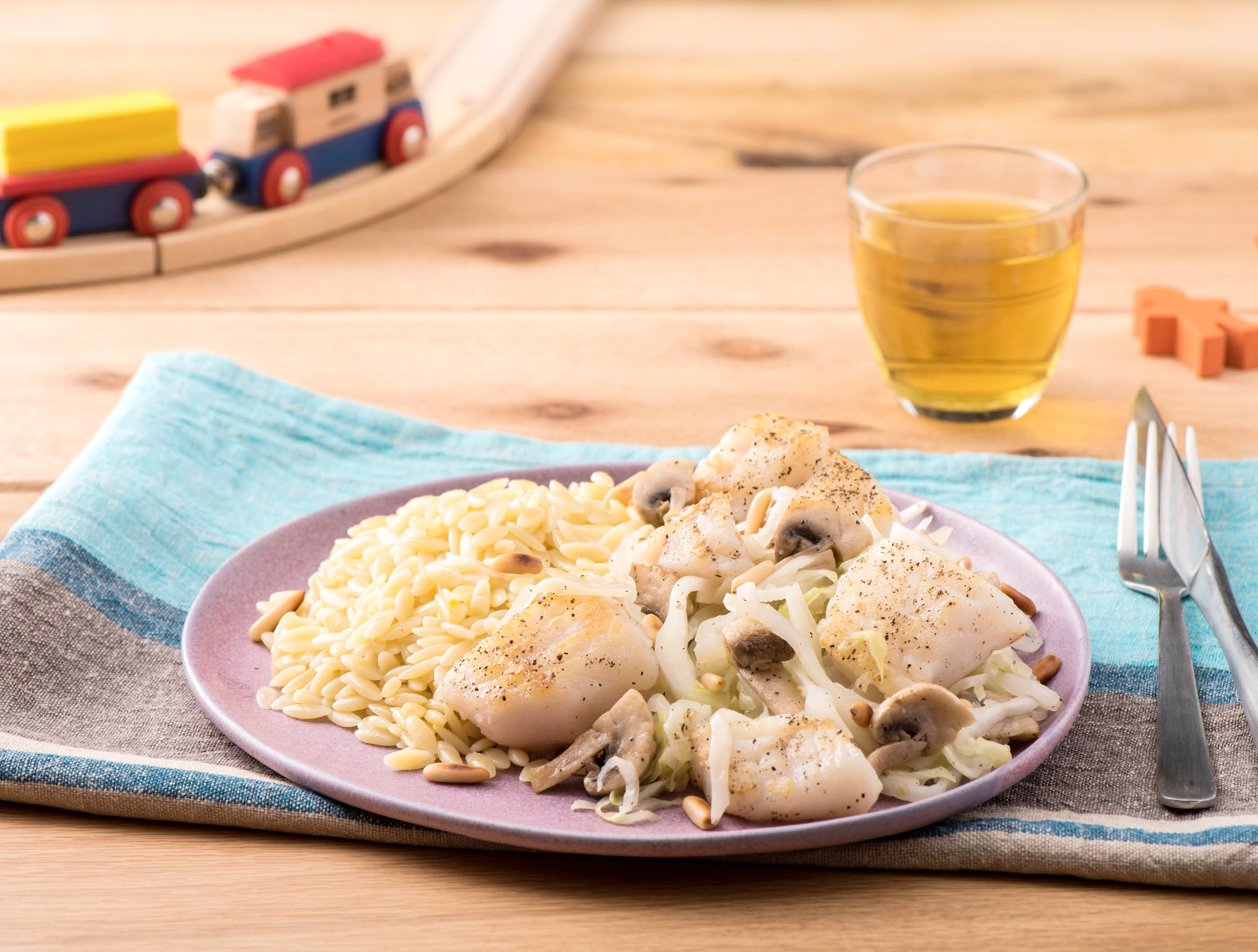 Orzo met kabeljauw, gemengde kool en champignons