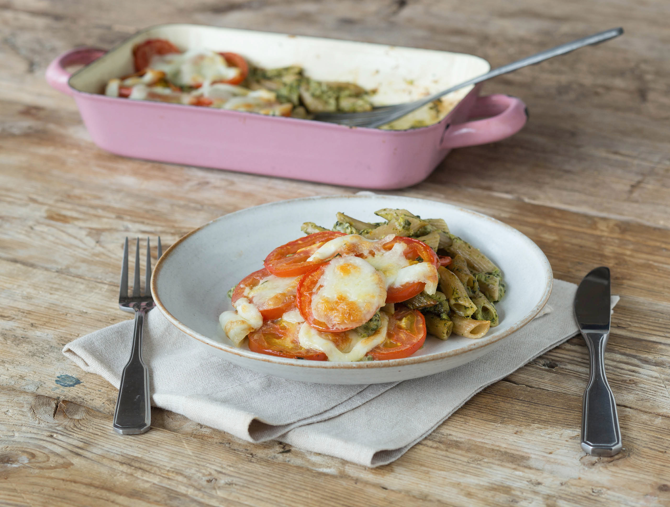 Penne integrale uit de oven met buffelmozzarella en spinazie