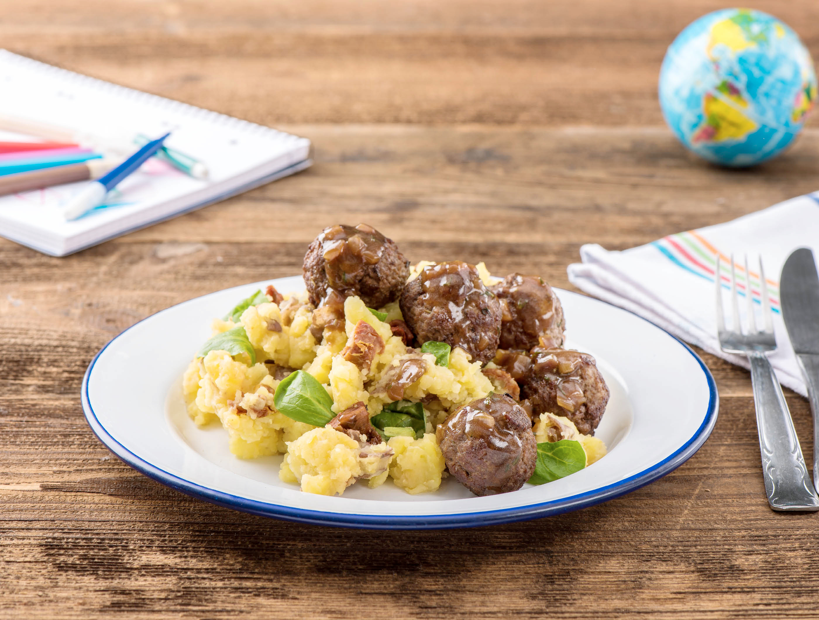 Stamppot met gehaktballen (en een kuiltje jus)