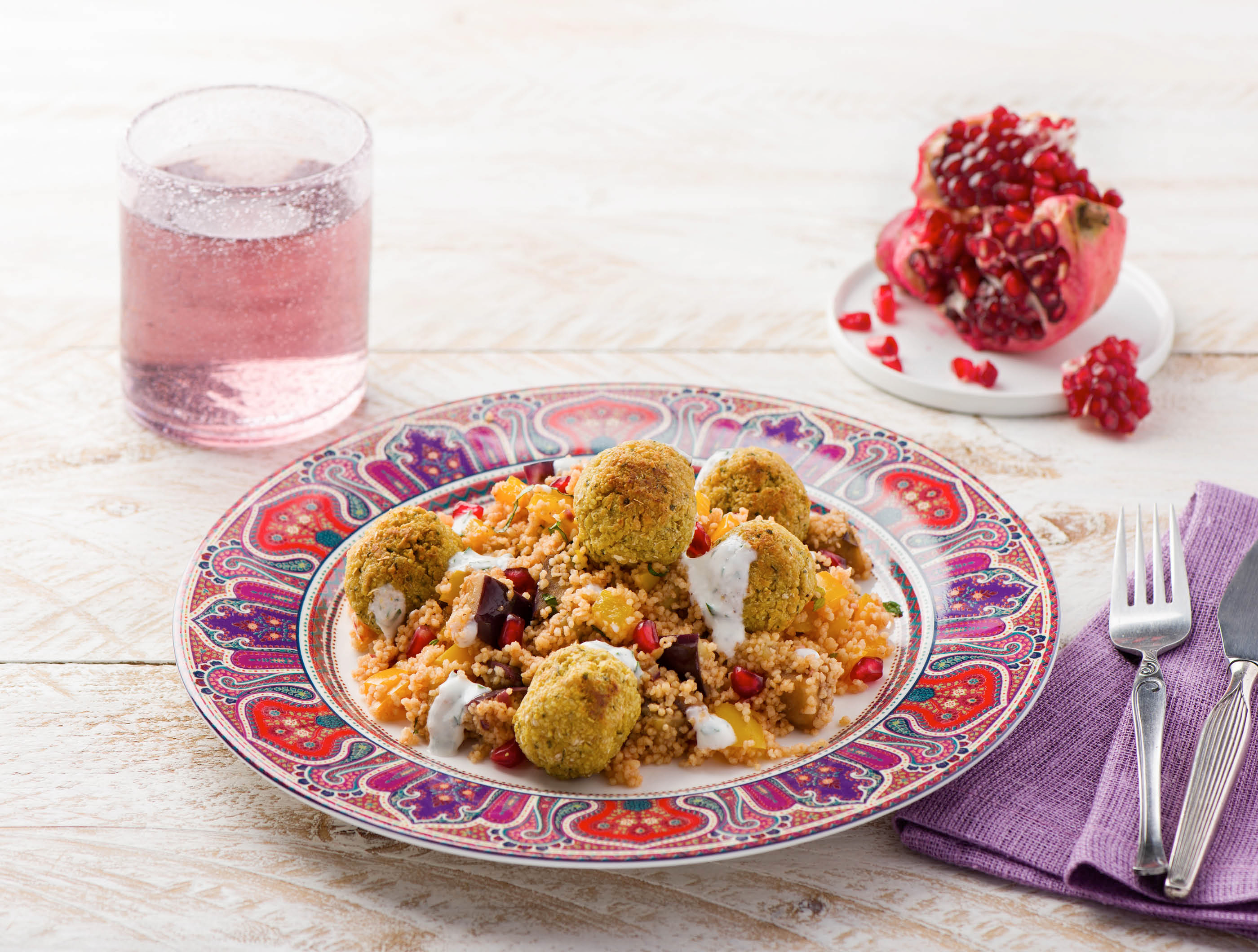 Marokkaanse couscous met verse munt en falafelballetjes