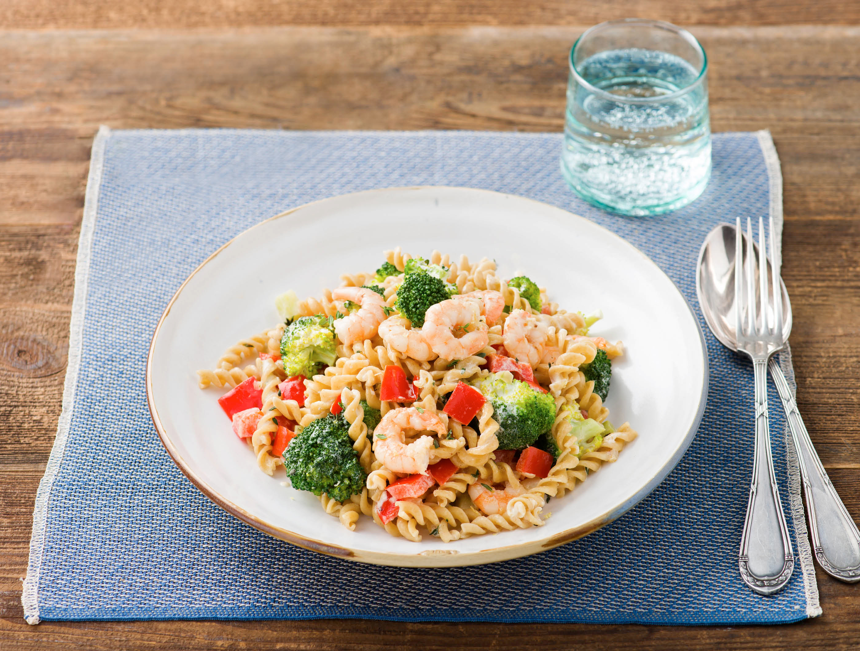 Fusilli met reuzengarnalen, broccoli en citroenroomsaus