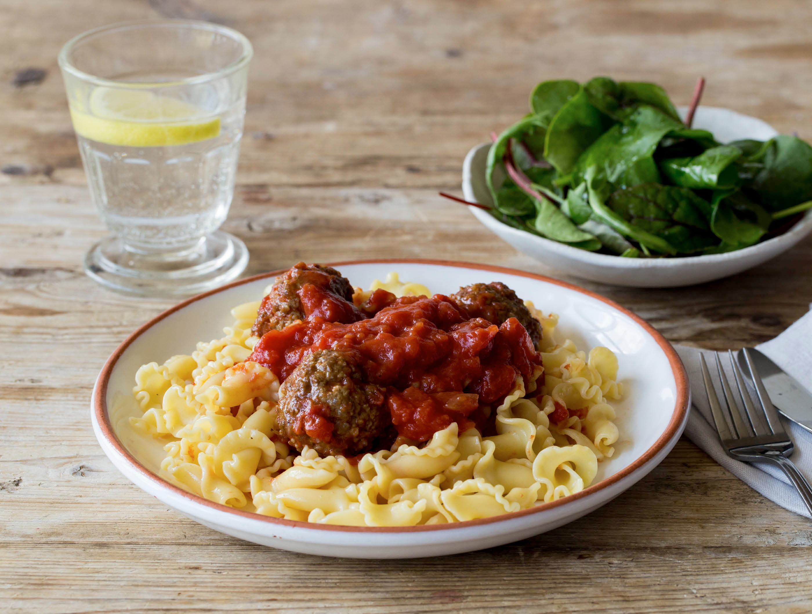 Gigli met gehaktballetjes en tomatensaus