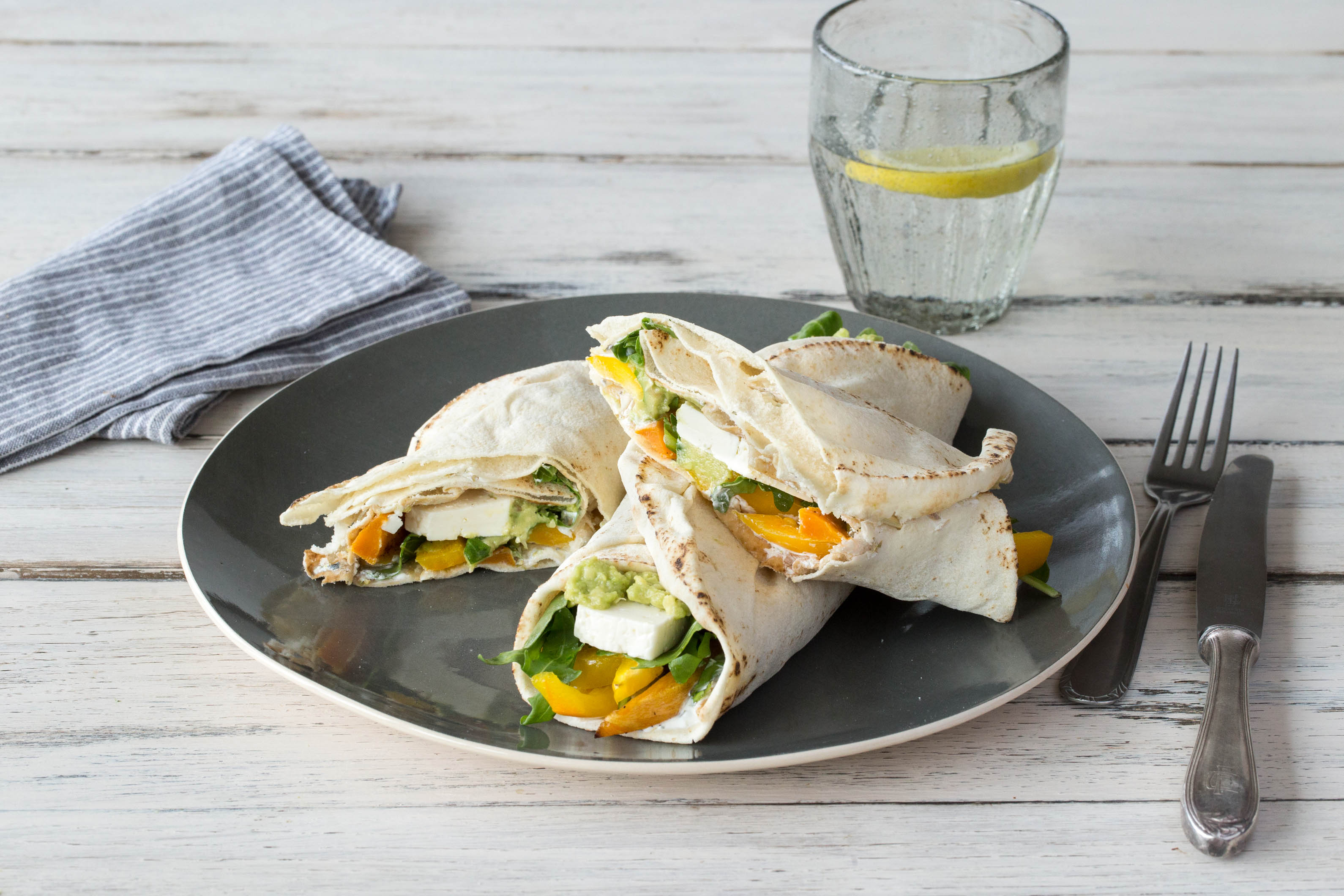 Arabisch gefüllte Fladenbrotrollen