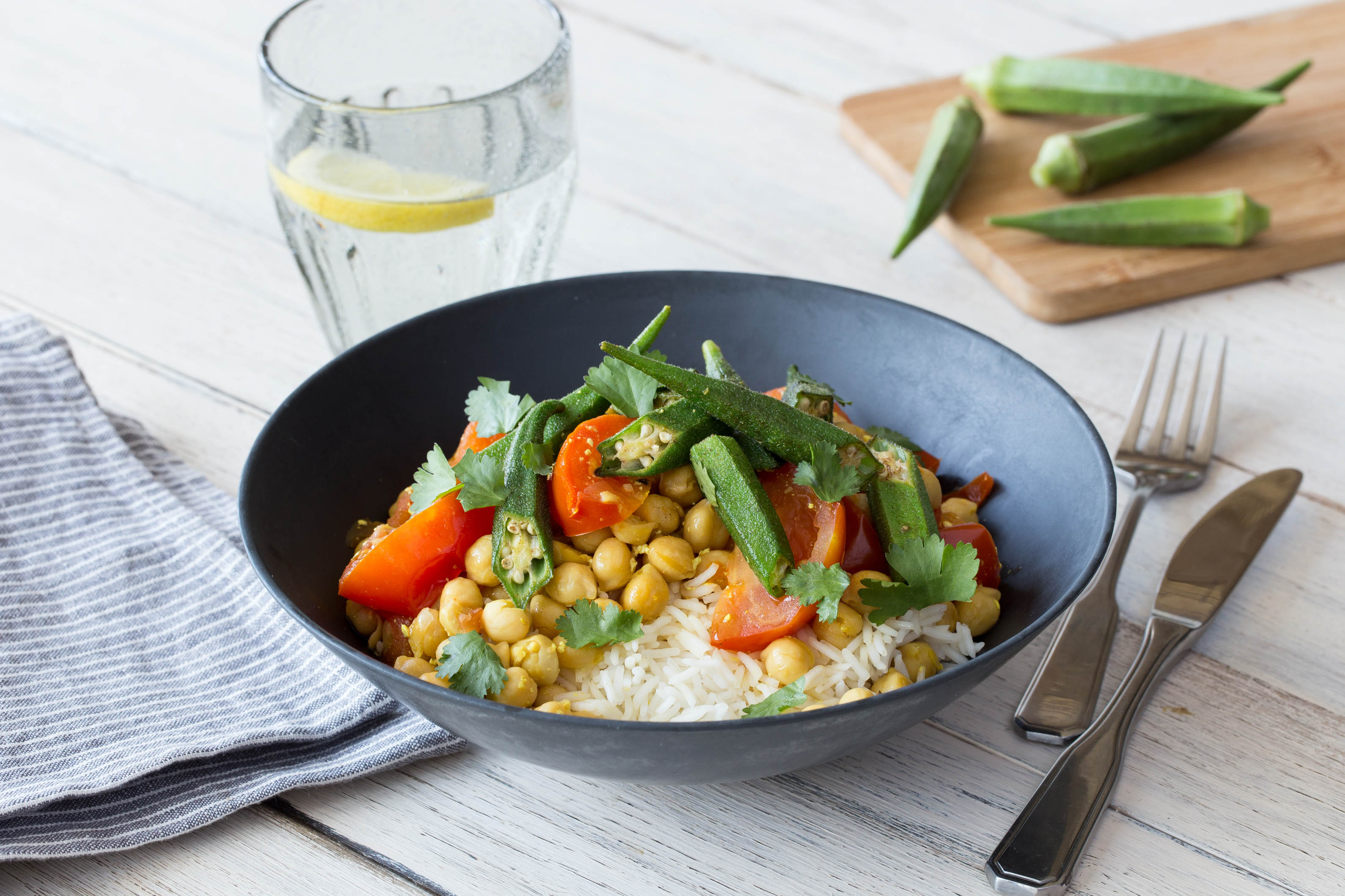 Gelbes Kichererbsen-Tomaten-Curry mit Basmatireis