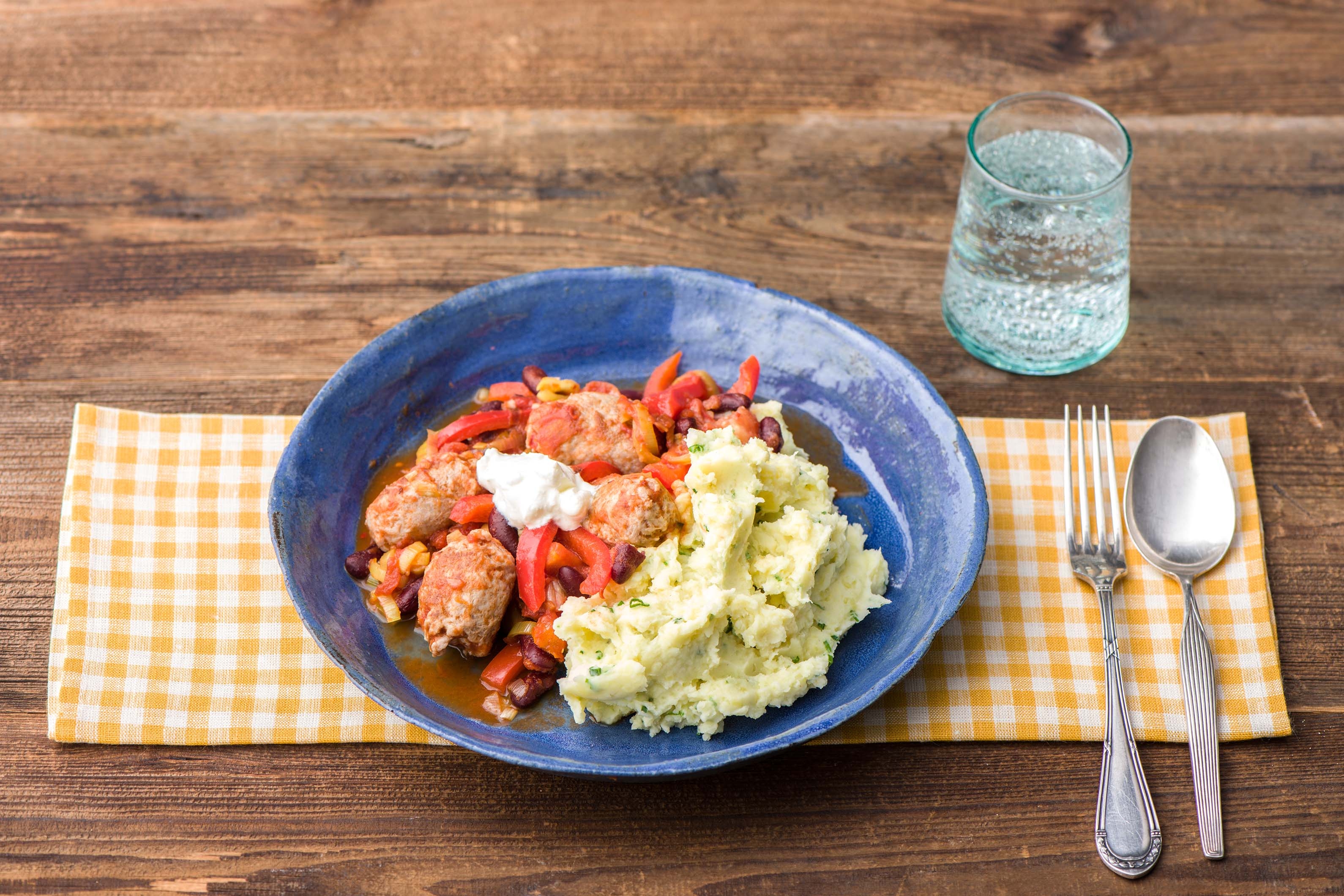 Pikanter Geflügelwurst-Eintopf