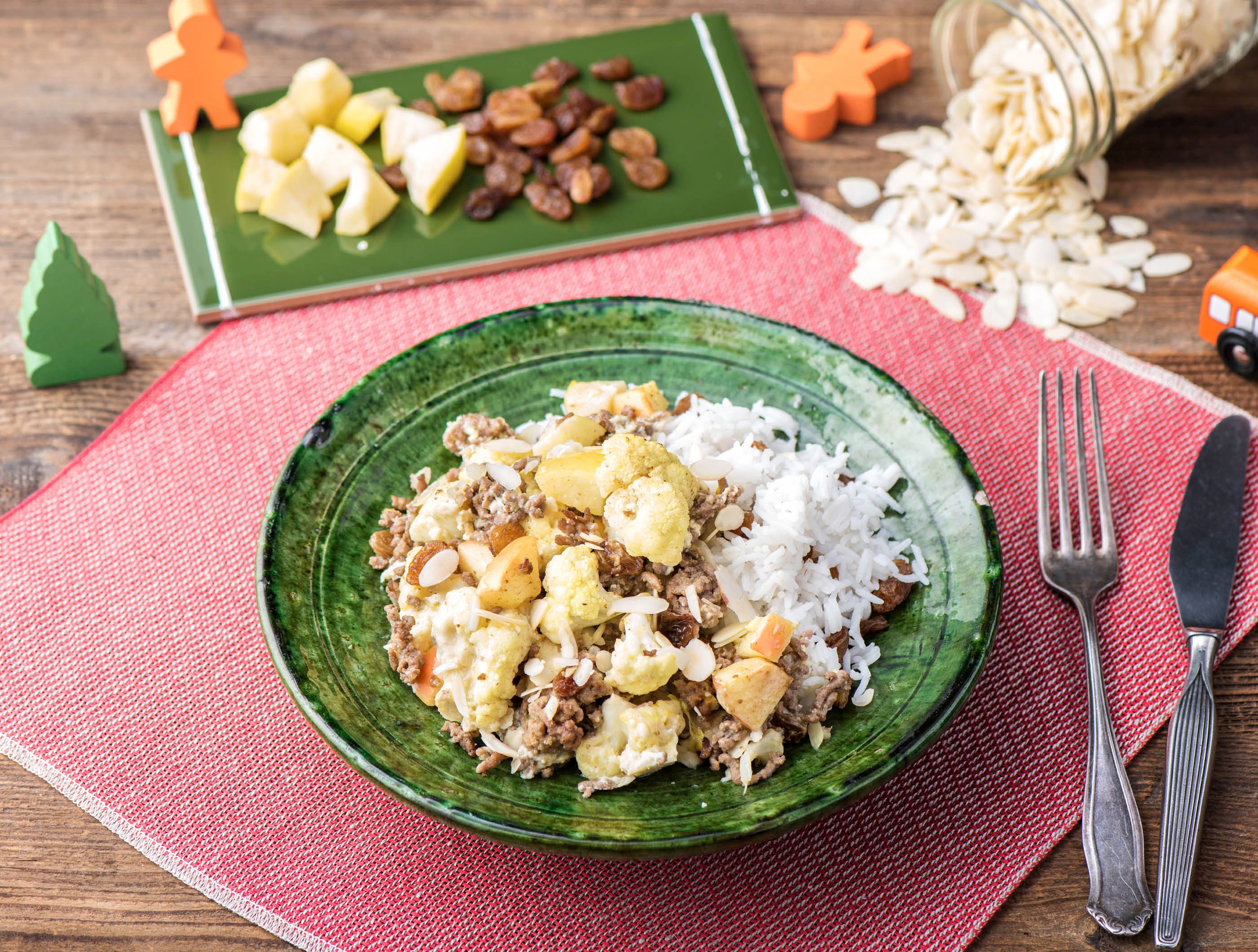 Zuid-Afrikaanse boboti met rundergehakt, bloemkool en rijst