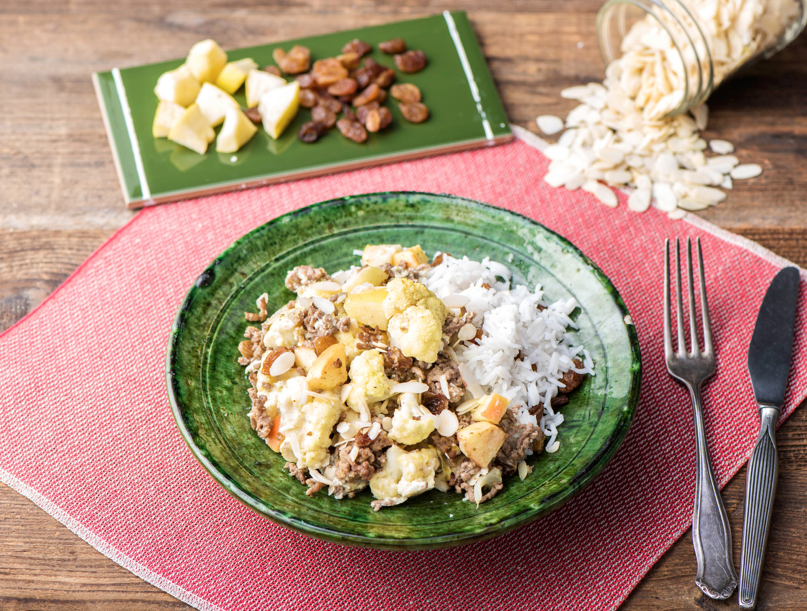 Zuid-Afrikaanse boboti met rundergehakt, bloemkool en rijst