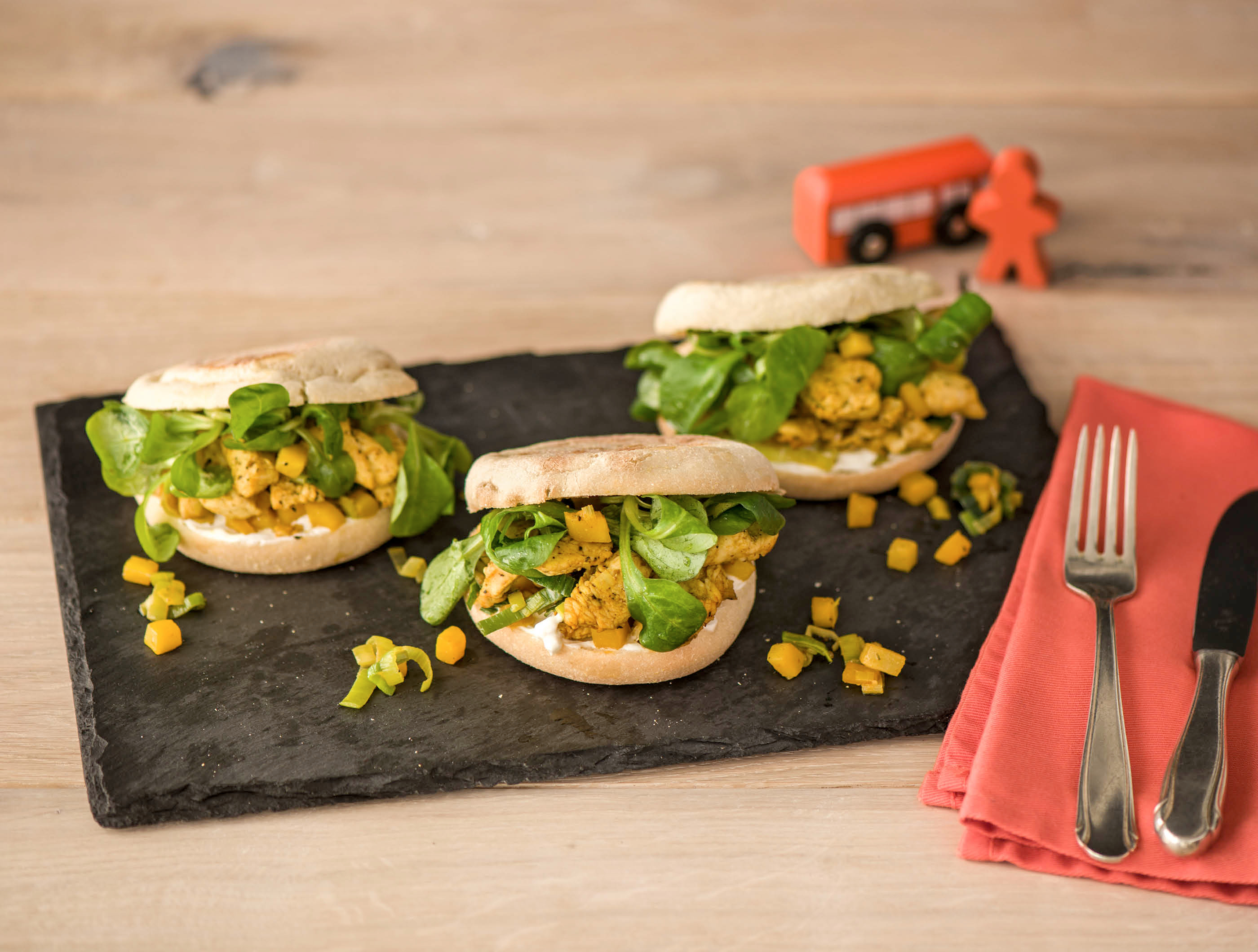 Gezonde shoarma met gele peen en Griekse salade