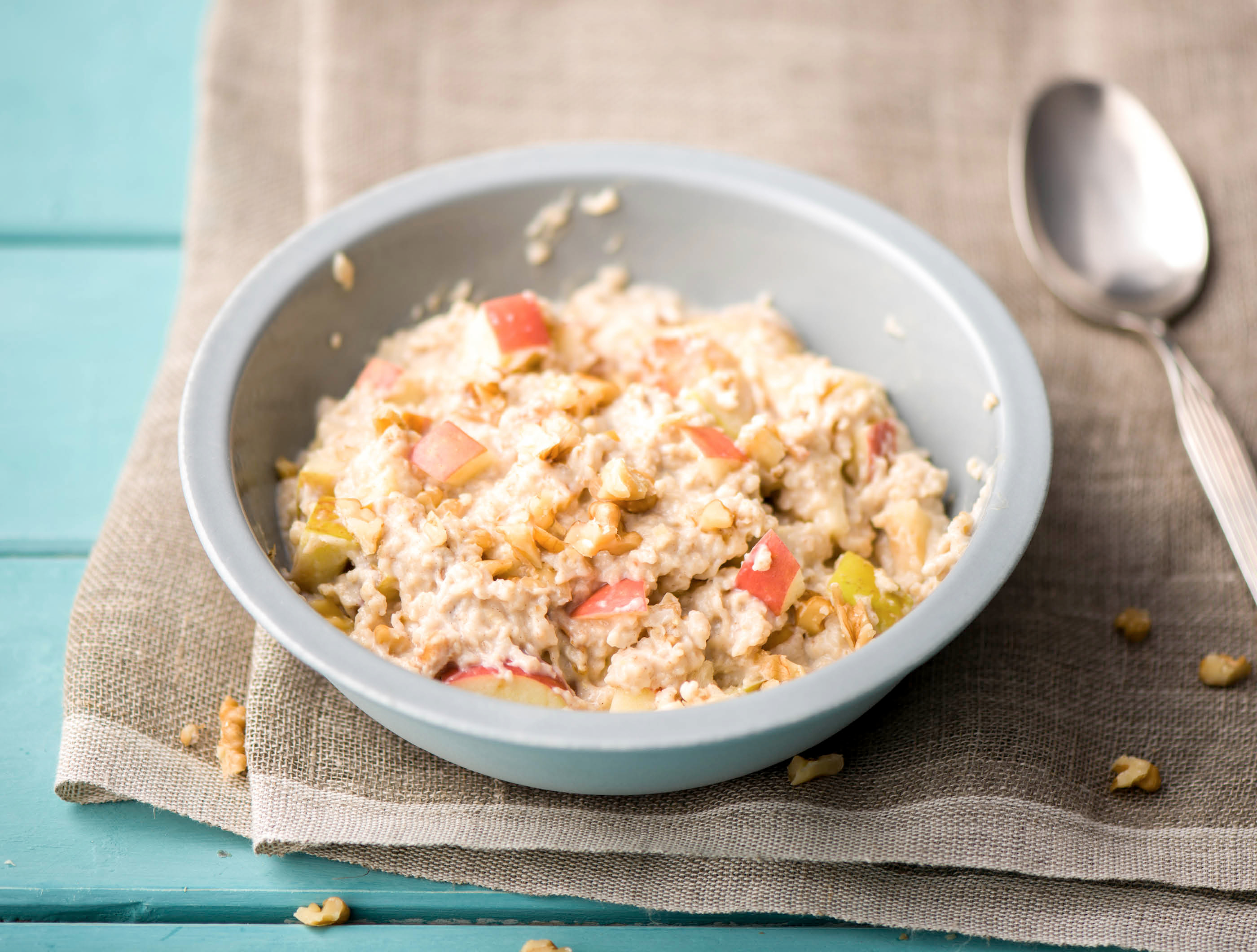 Overnight oats met appel, walnoten en dadels