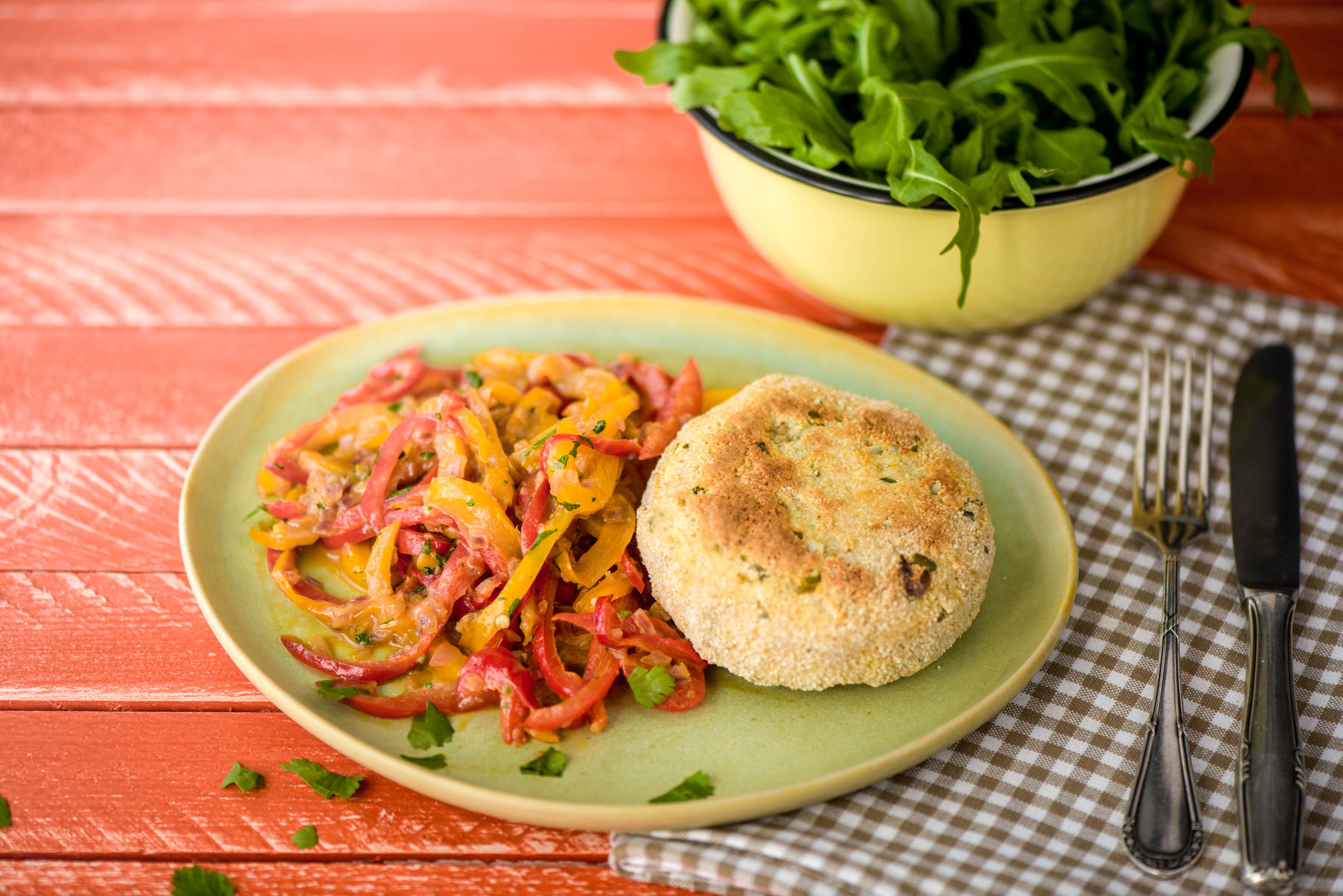 Knusprige Ofen-Camemberts mit Paprika-Relish