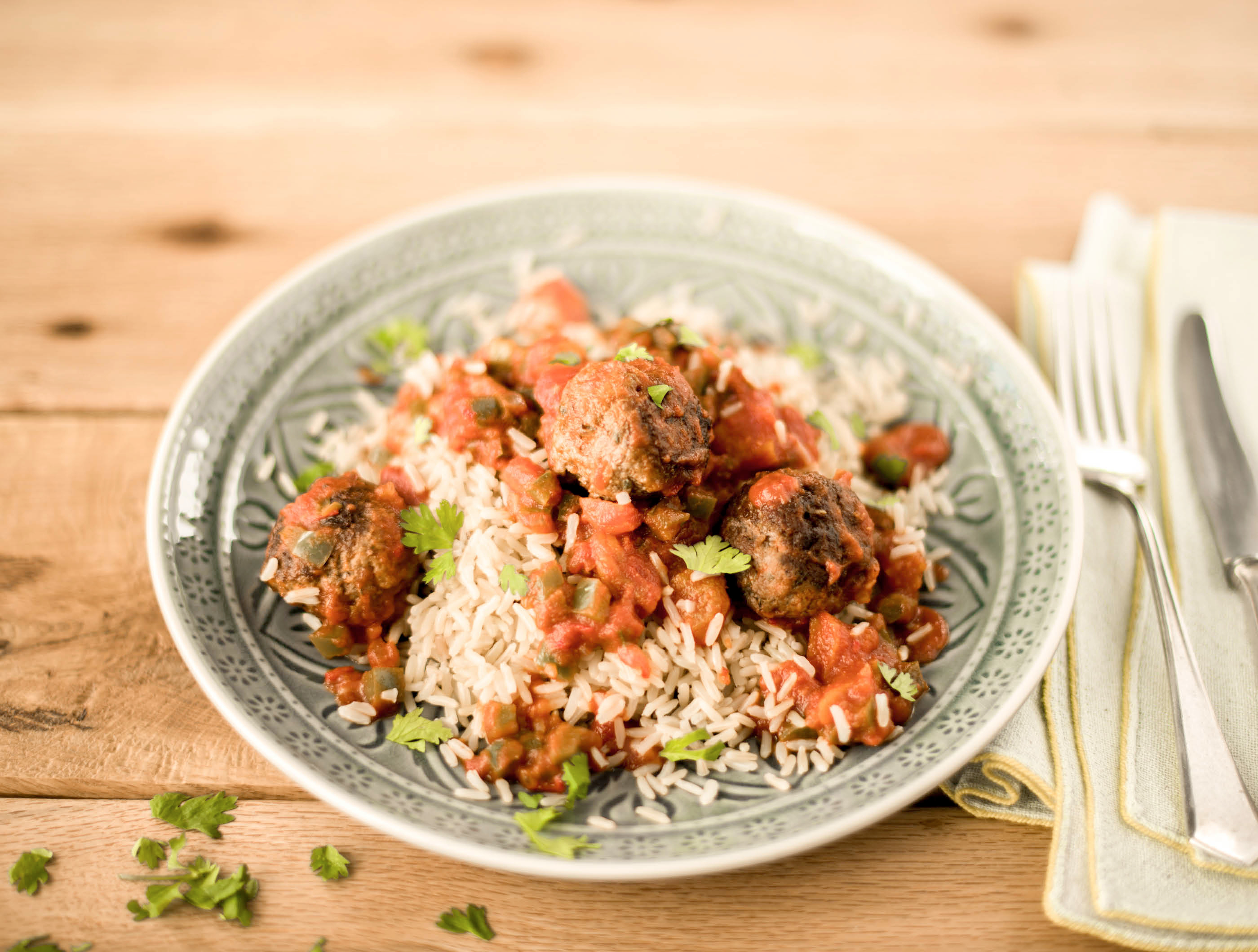 Gehaktballetjes in pittige tomatensaus met zilvervliesrijst