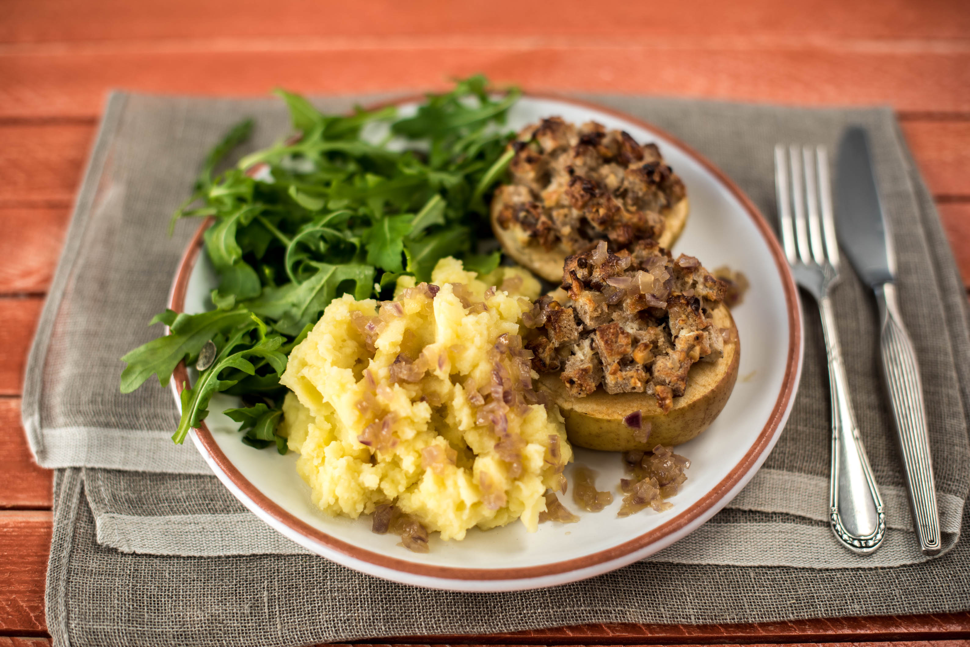 Fast wie Weihnachten: Würzige Bratäpfel mit Zwiebel-Thymiansoße