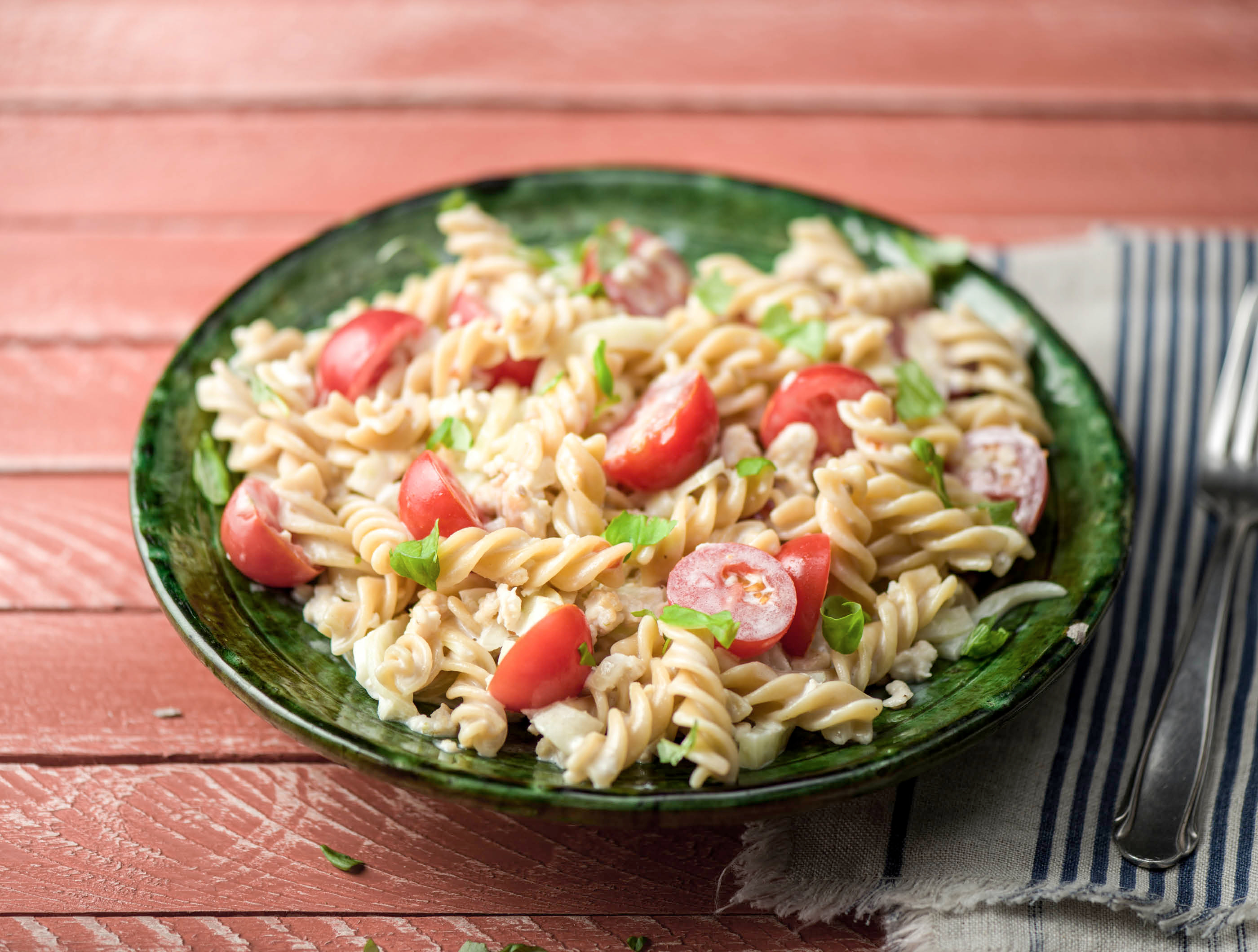 Pasta met kipgehakt en verse basilicum