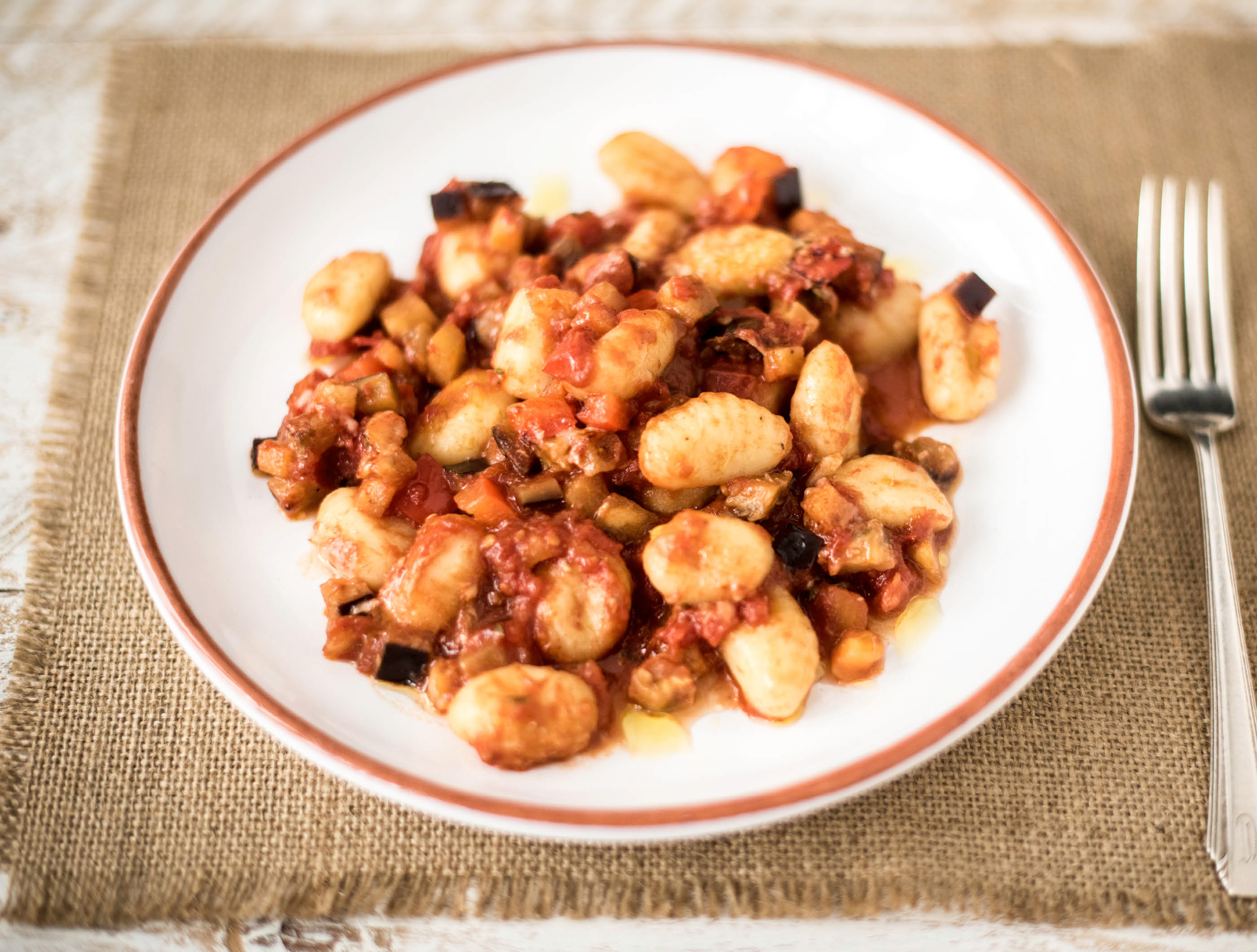 Gnocchi met aubergine-tomatensaus uit de oven