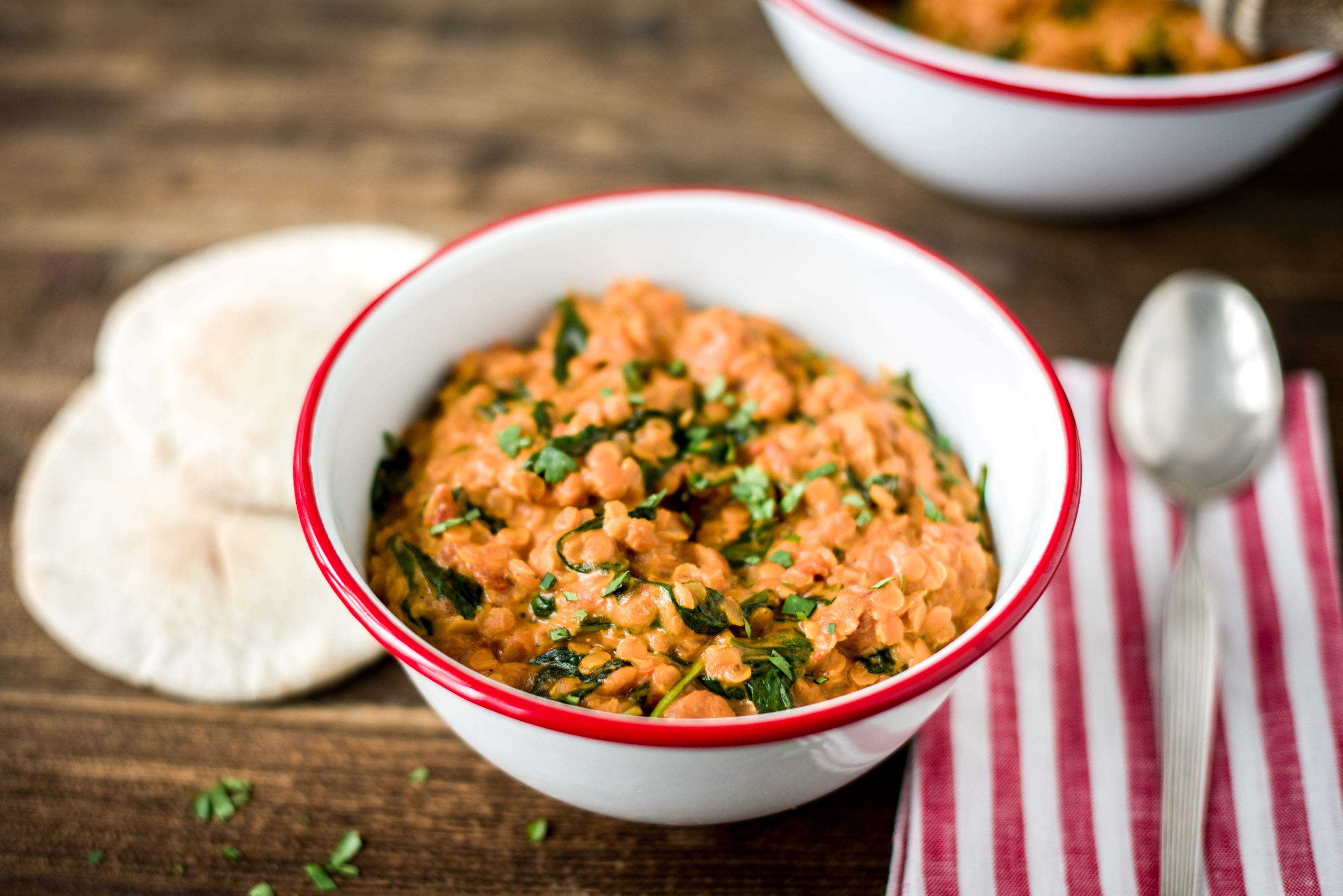 Indischer Linseneintopf mit Garam Masala und Kokosmilch,