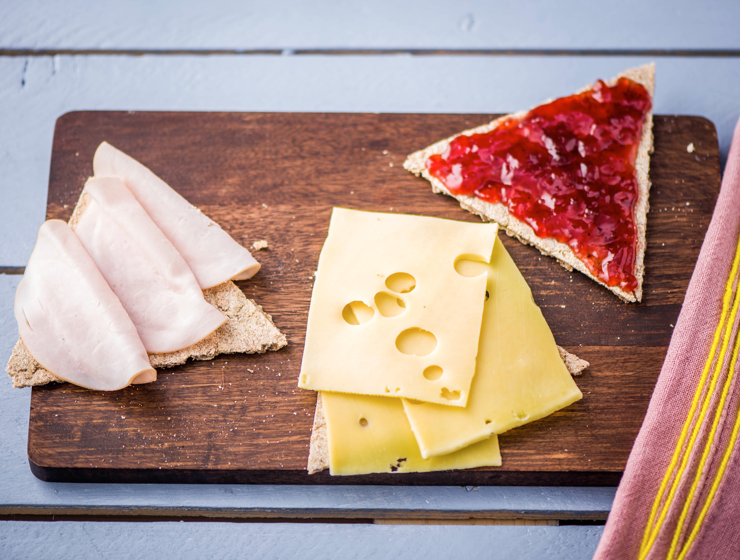 Zweedse crackers met belegen kaas