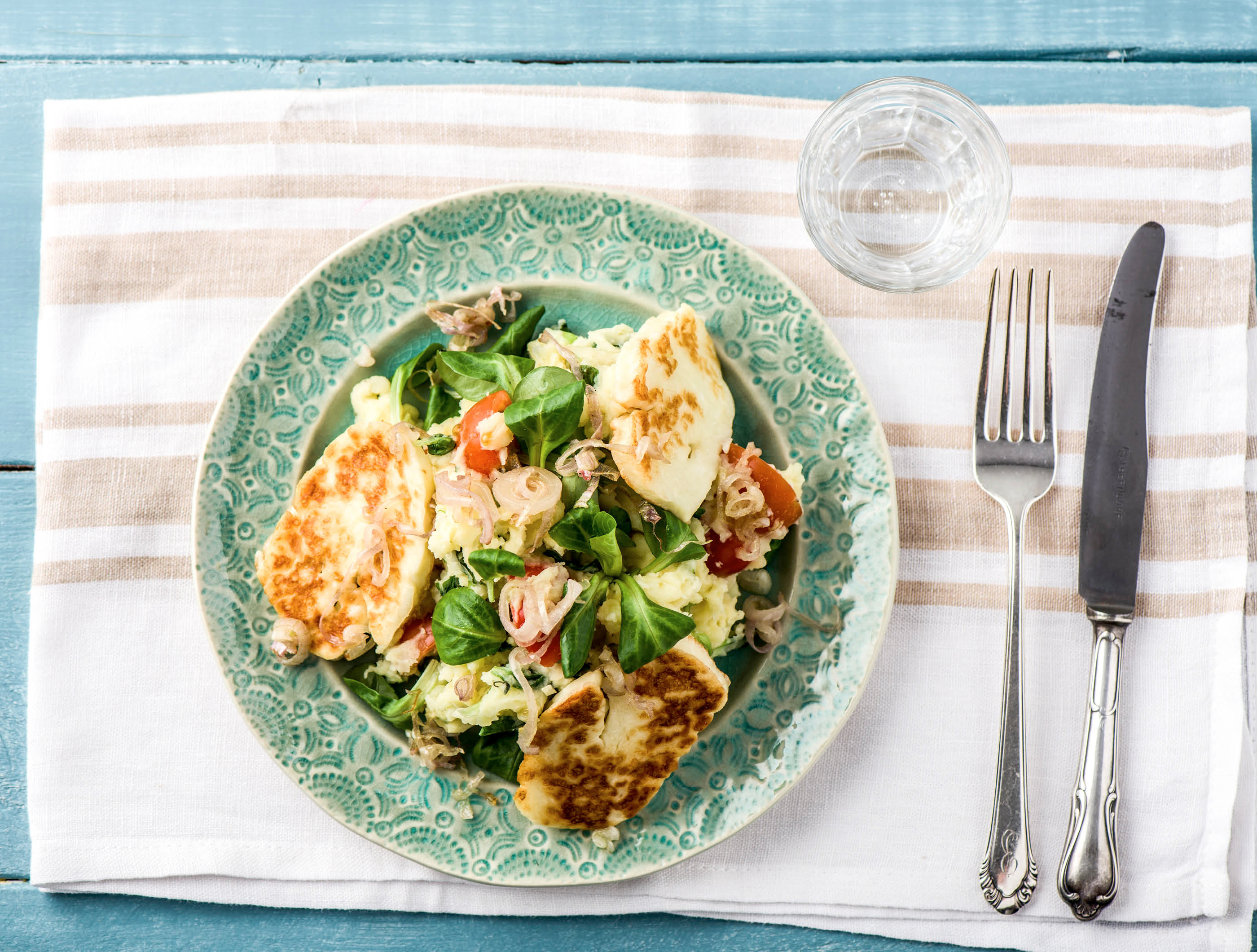 Veldslastamppot met halloumi en cherrytomaten