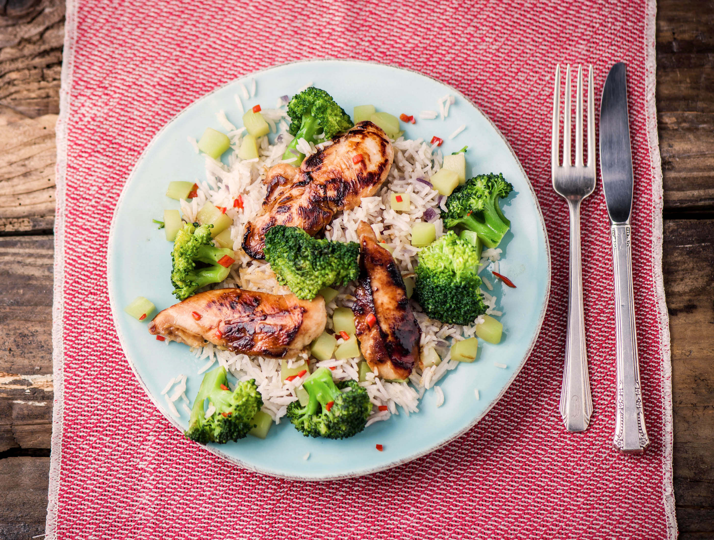 Gemarineerde kipfilethaasjes met sesamrijst