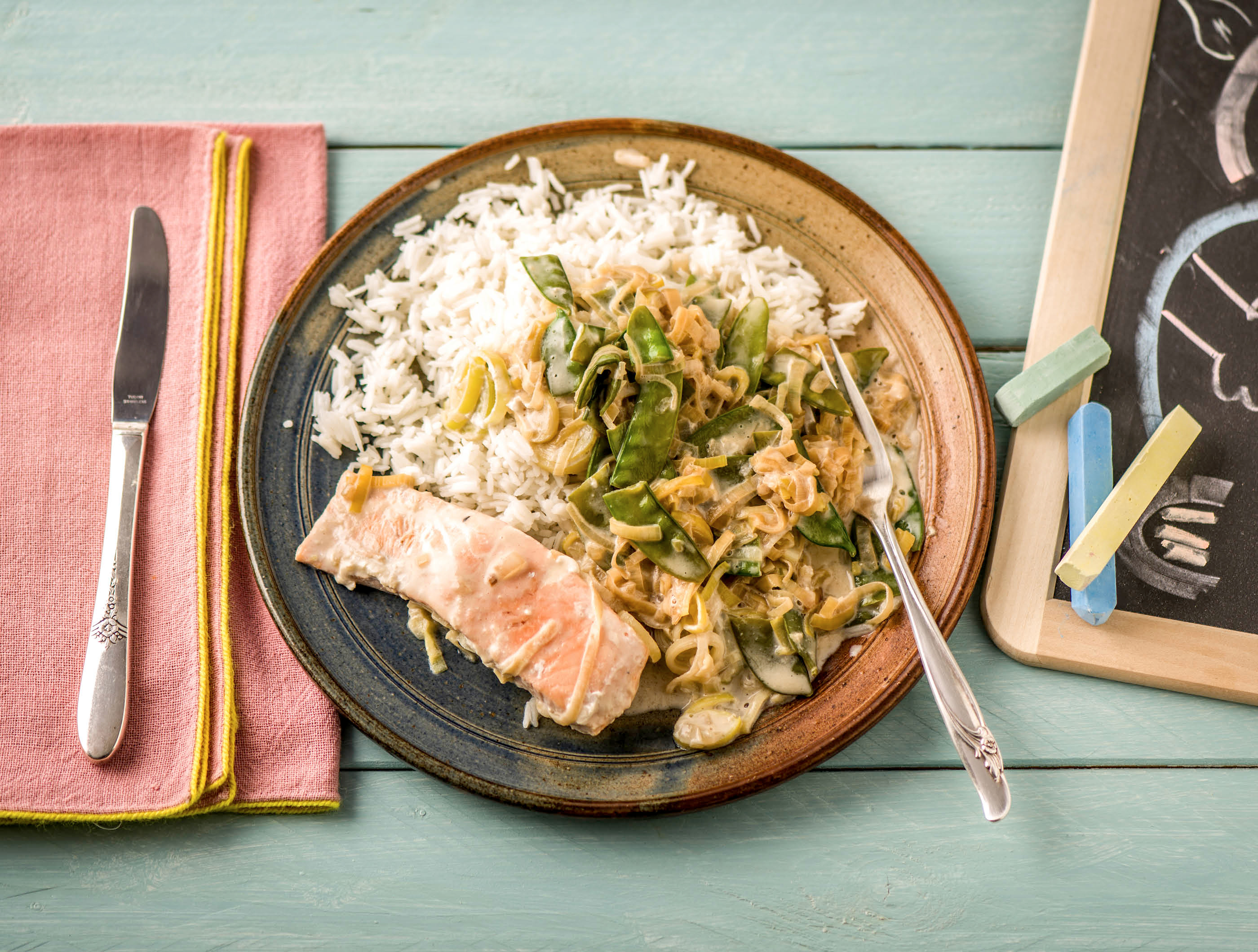Roze zalm met kokos en groene groenten