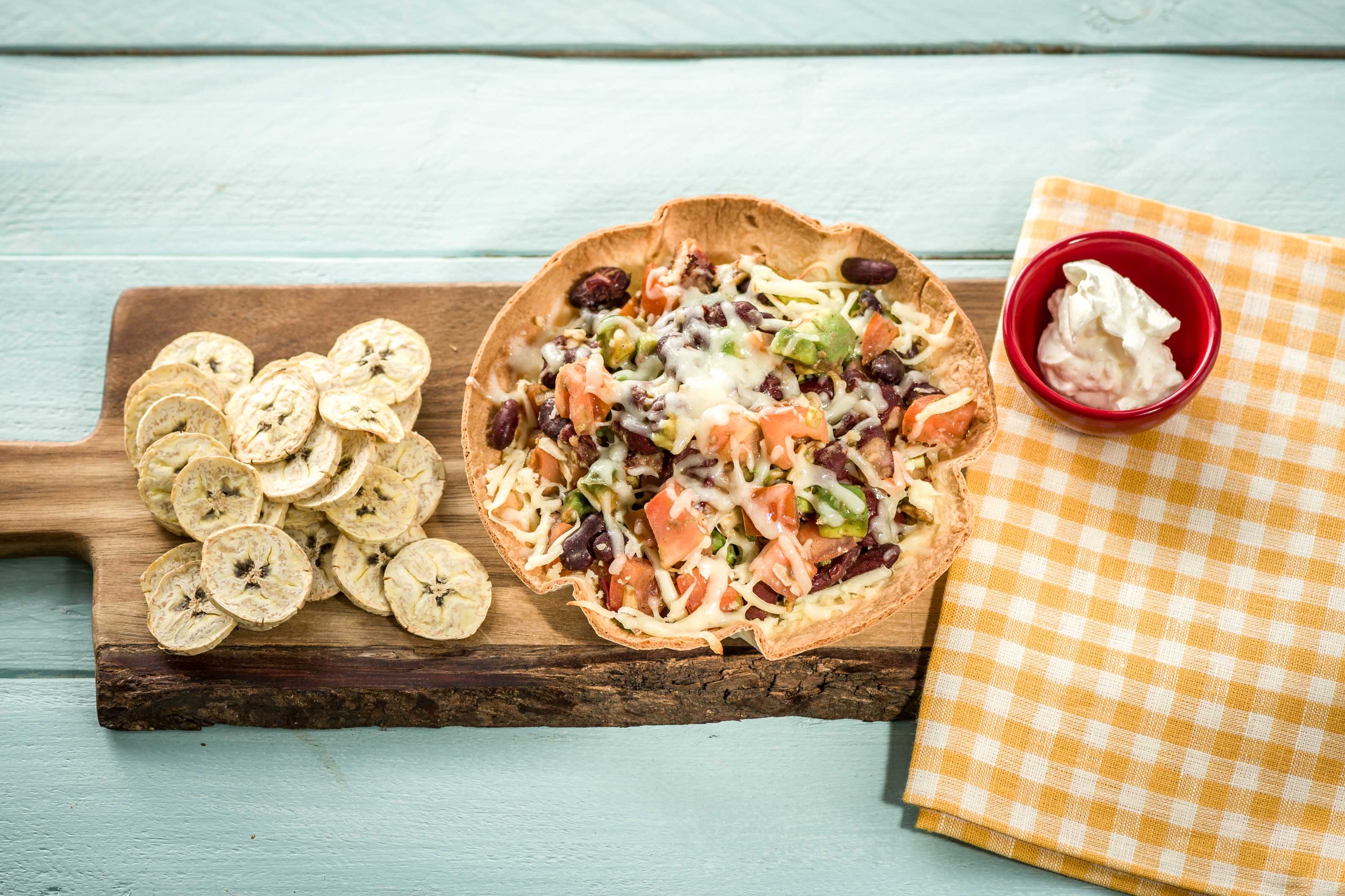 Südsee-Feeling: Tortilla-Bowl mit Bohnen-Avocadosalat