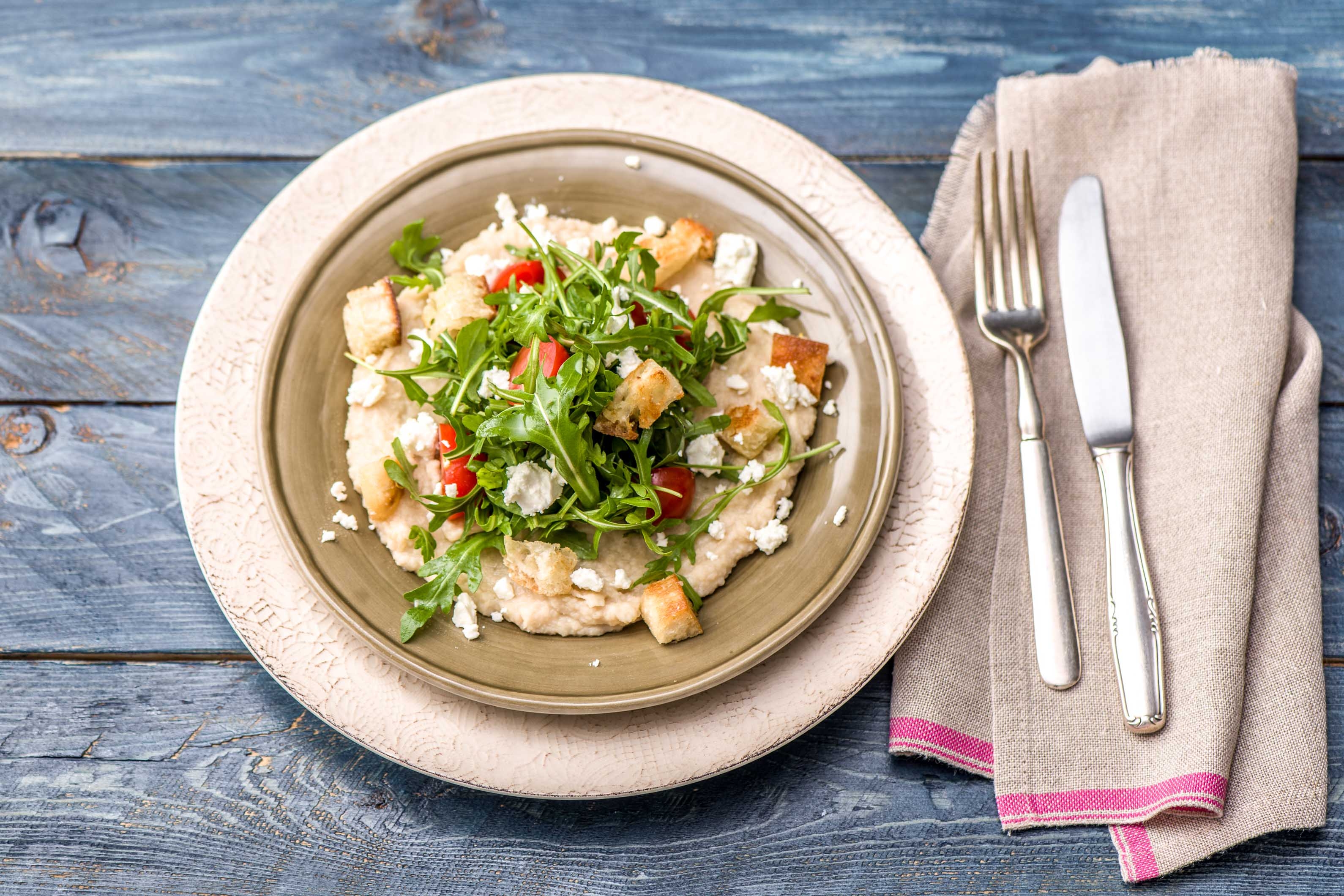 Mediterranes Bohnenpüree mit Rucolasalat