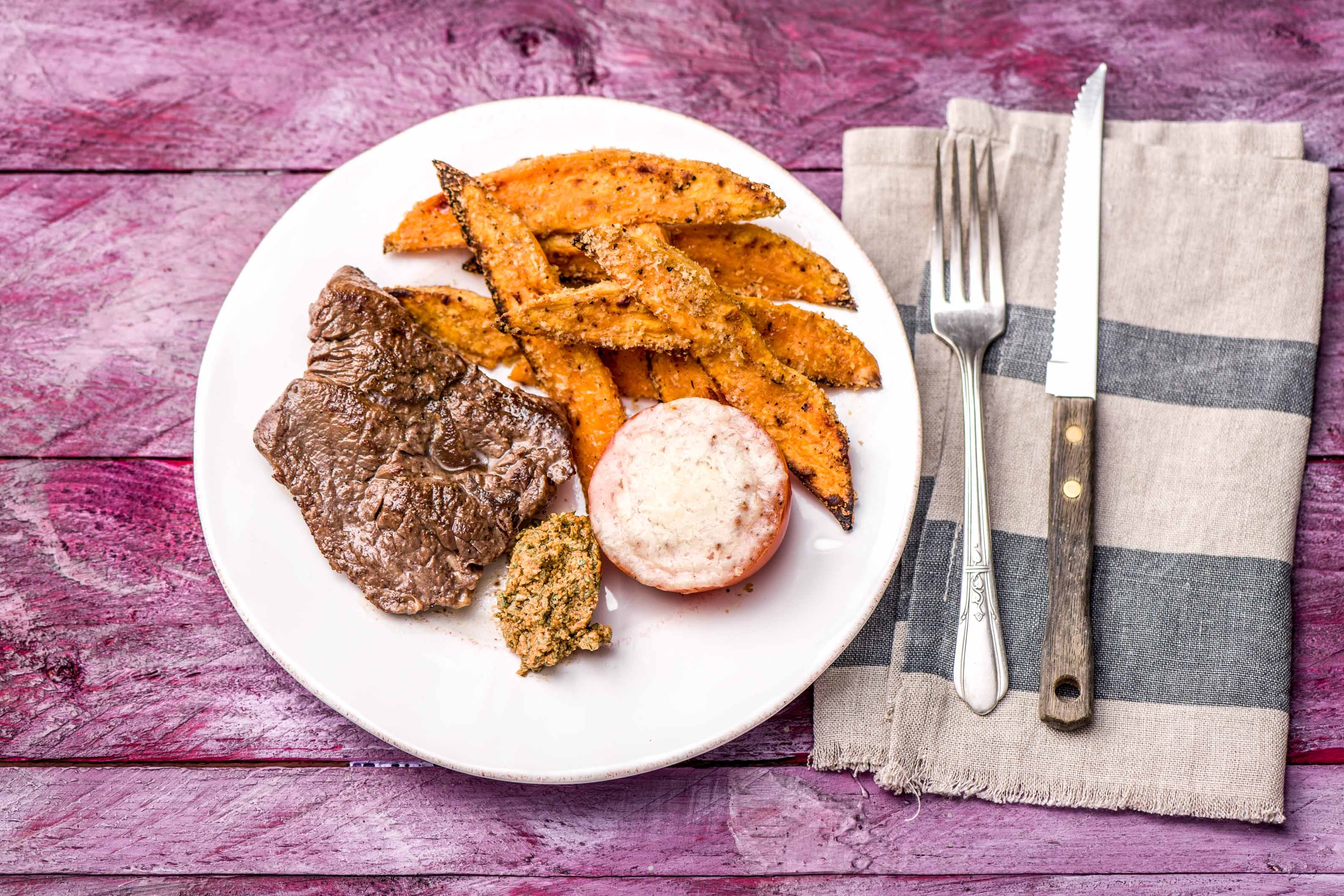 Rindersteak mit Kaffeebutter, Süßkartoffelpommes