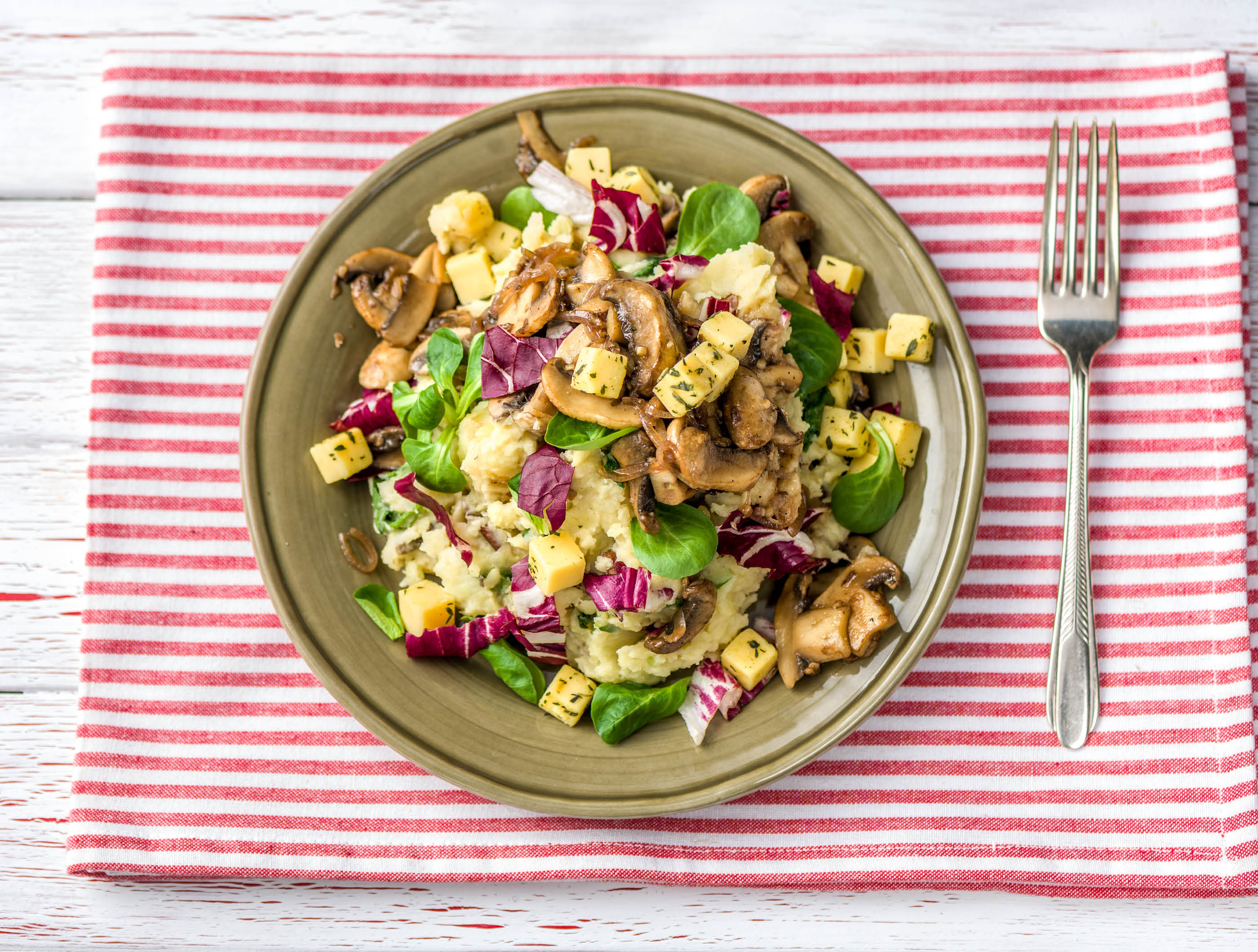 Lentestamppot met champignons en kruidenkaas