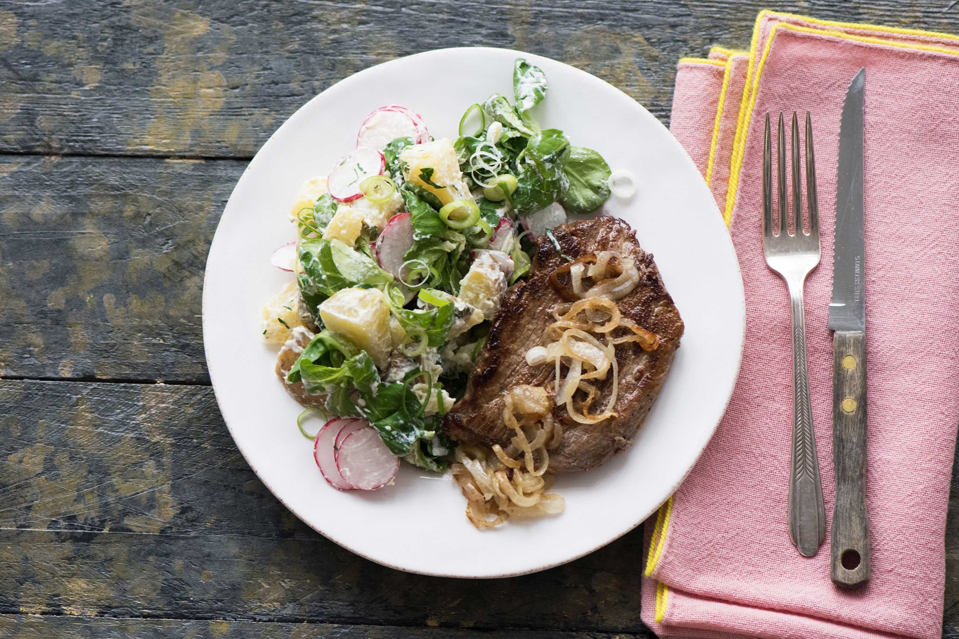 Rindersteaks mit „Wir wollen den Frühling“-Kartoffelsalat
