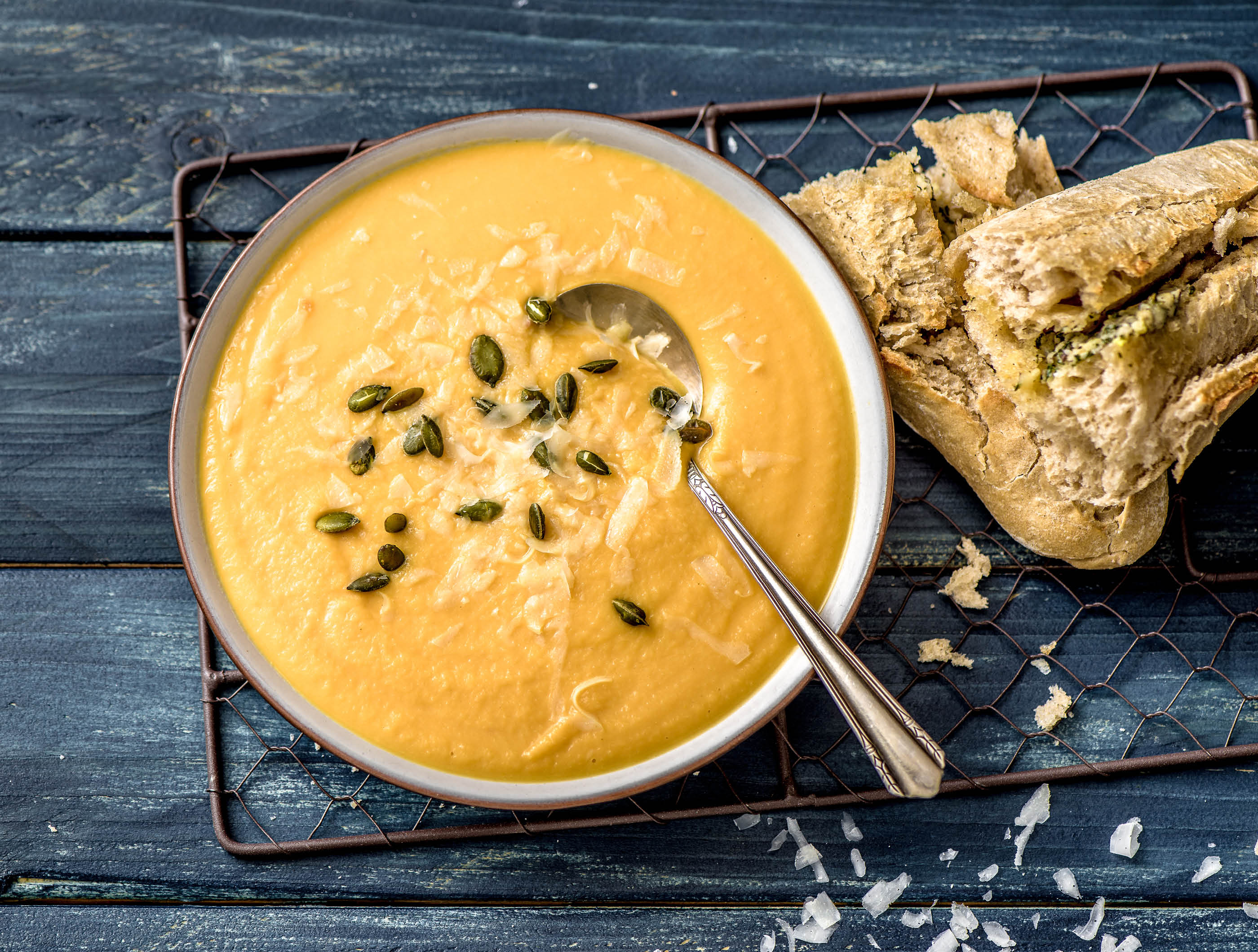 Bataat-knolselderijsoep