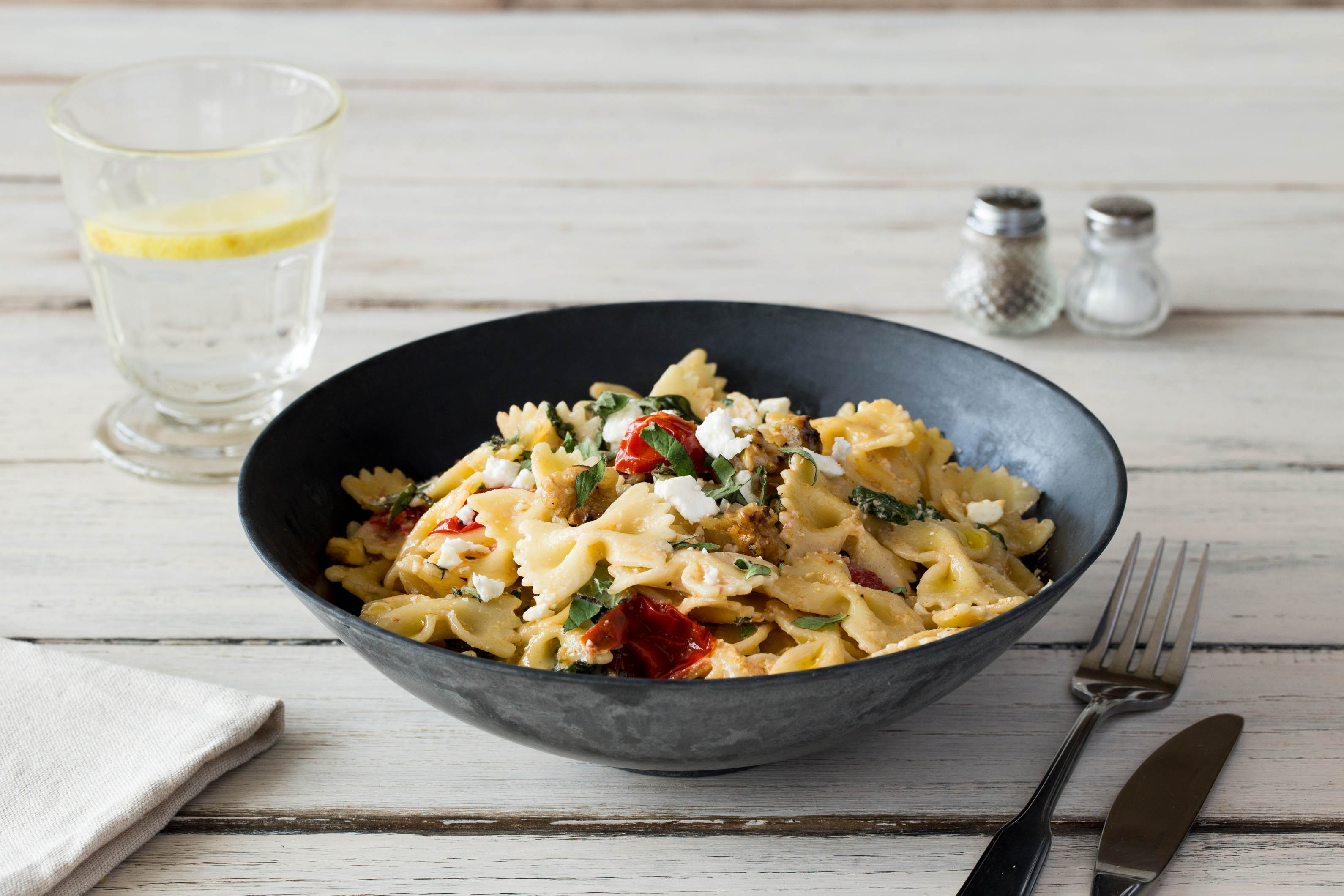Feine Cherry-Tomaten-Spinat-Farfalle