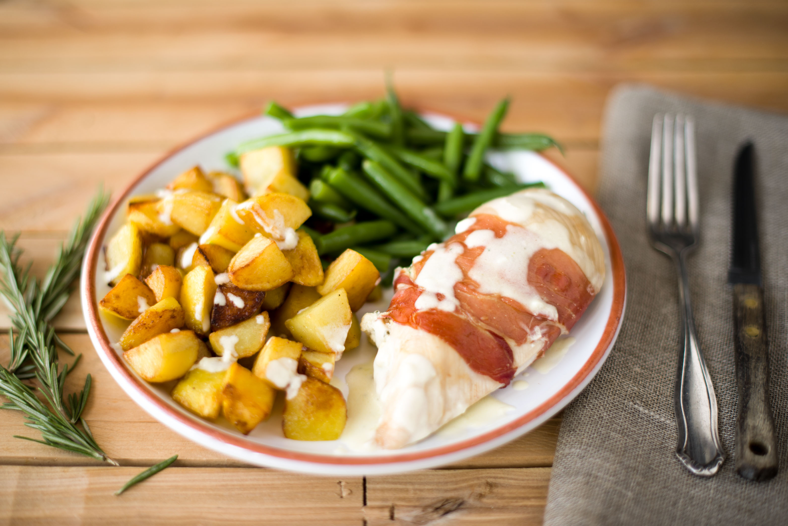 Gefüllte Pouletbrust mit Prosciutto-Mantel