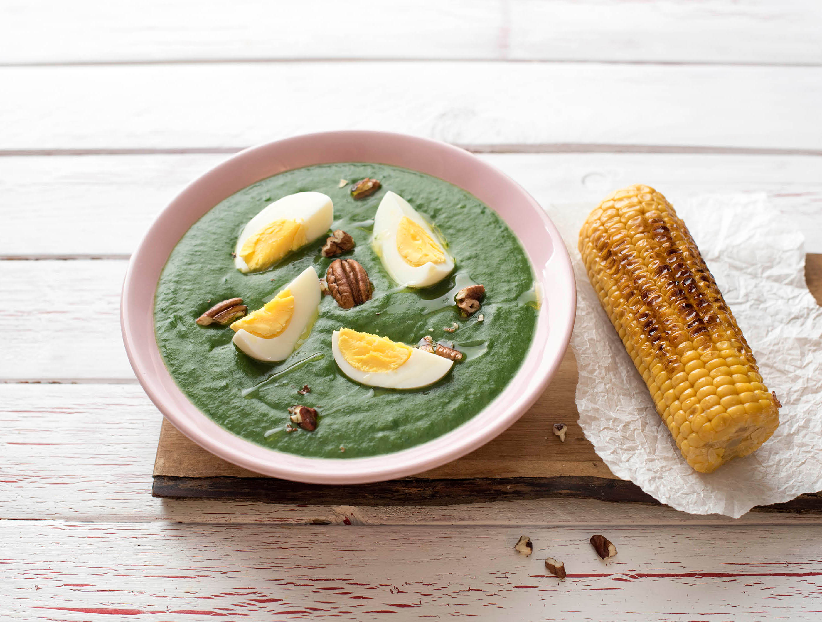 Spinaziesoep met kruidenroomkaas en maiskolf