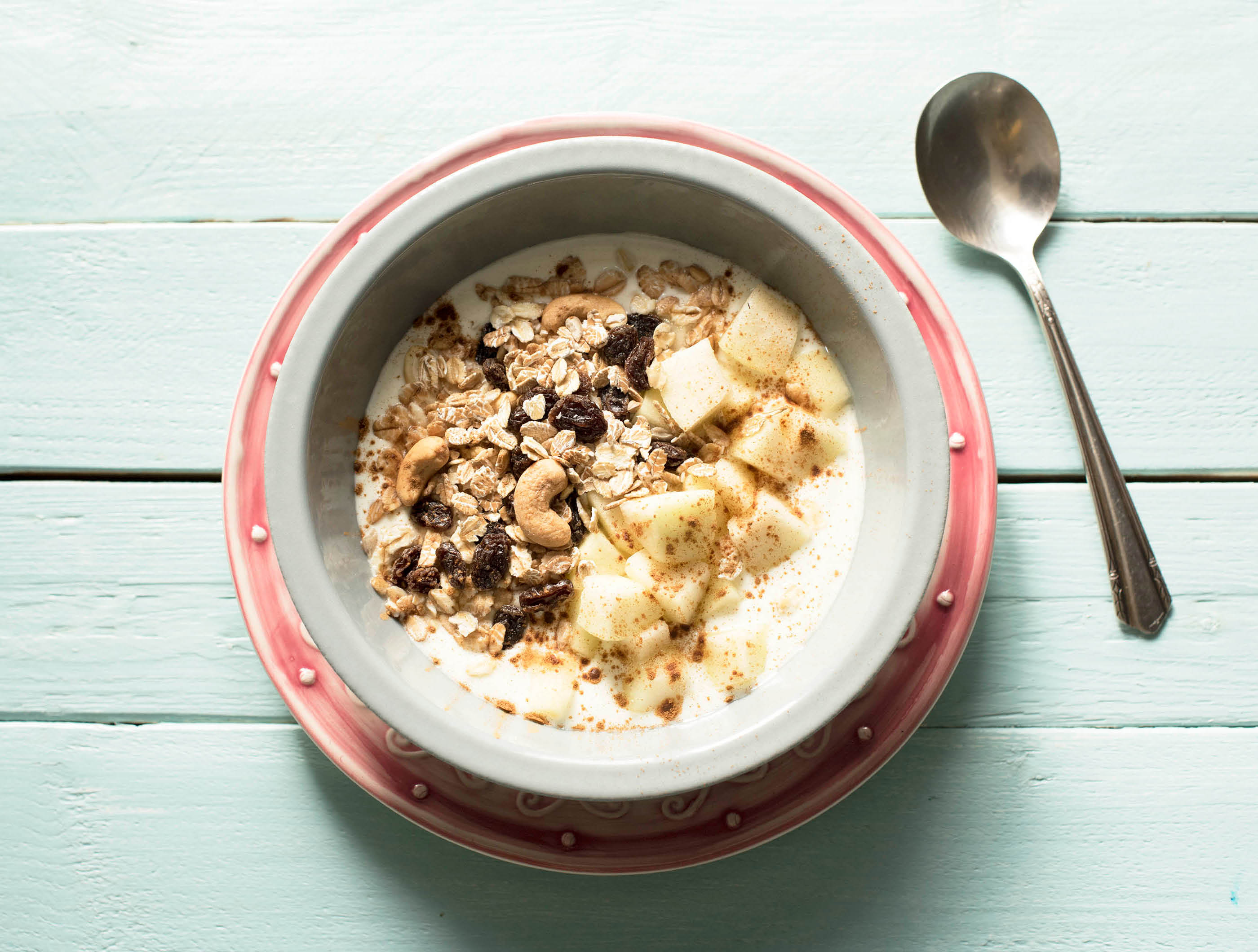 Bulgaarse yoghurt met peer, kaneel en muesli