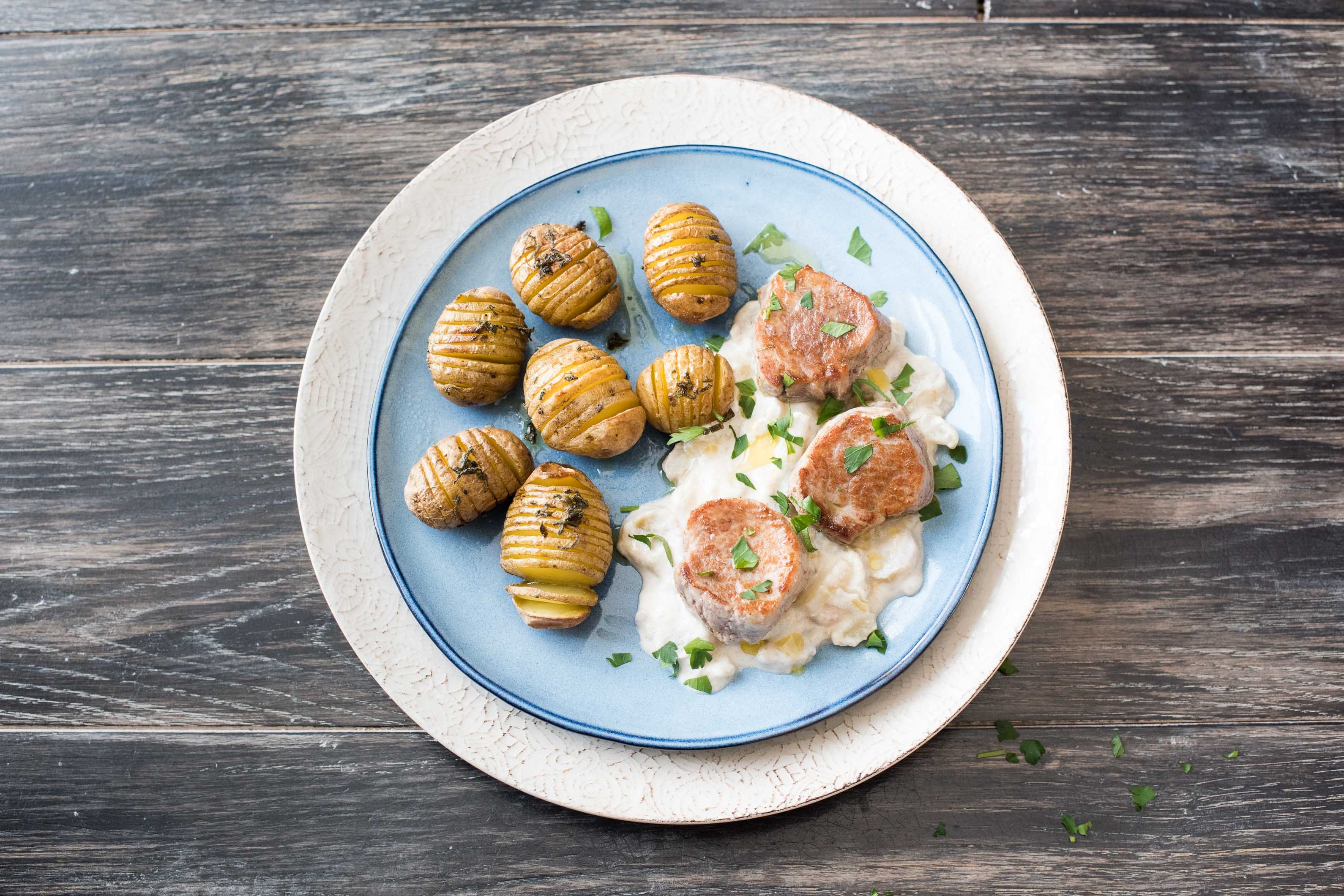 Schweinemedaillons mit cremiger Rhabarbersoße,