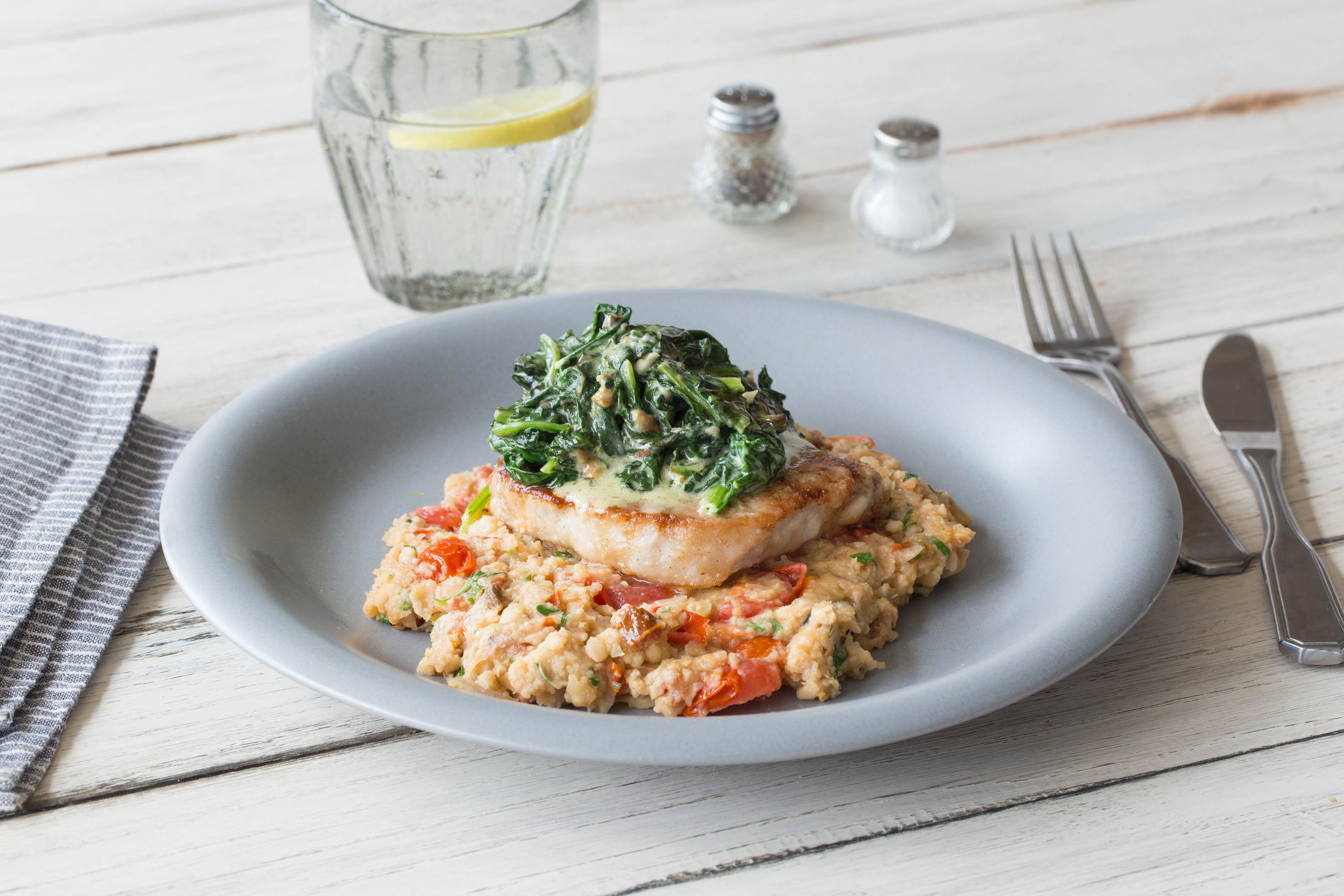 Low Carb: Schweinsnierstück-Steaks mit Bohnen-Tomaten-Püree