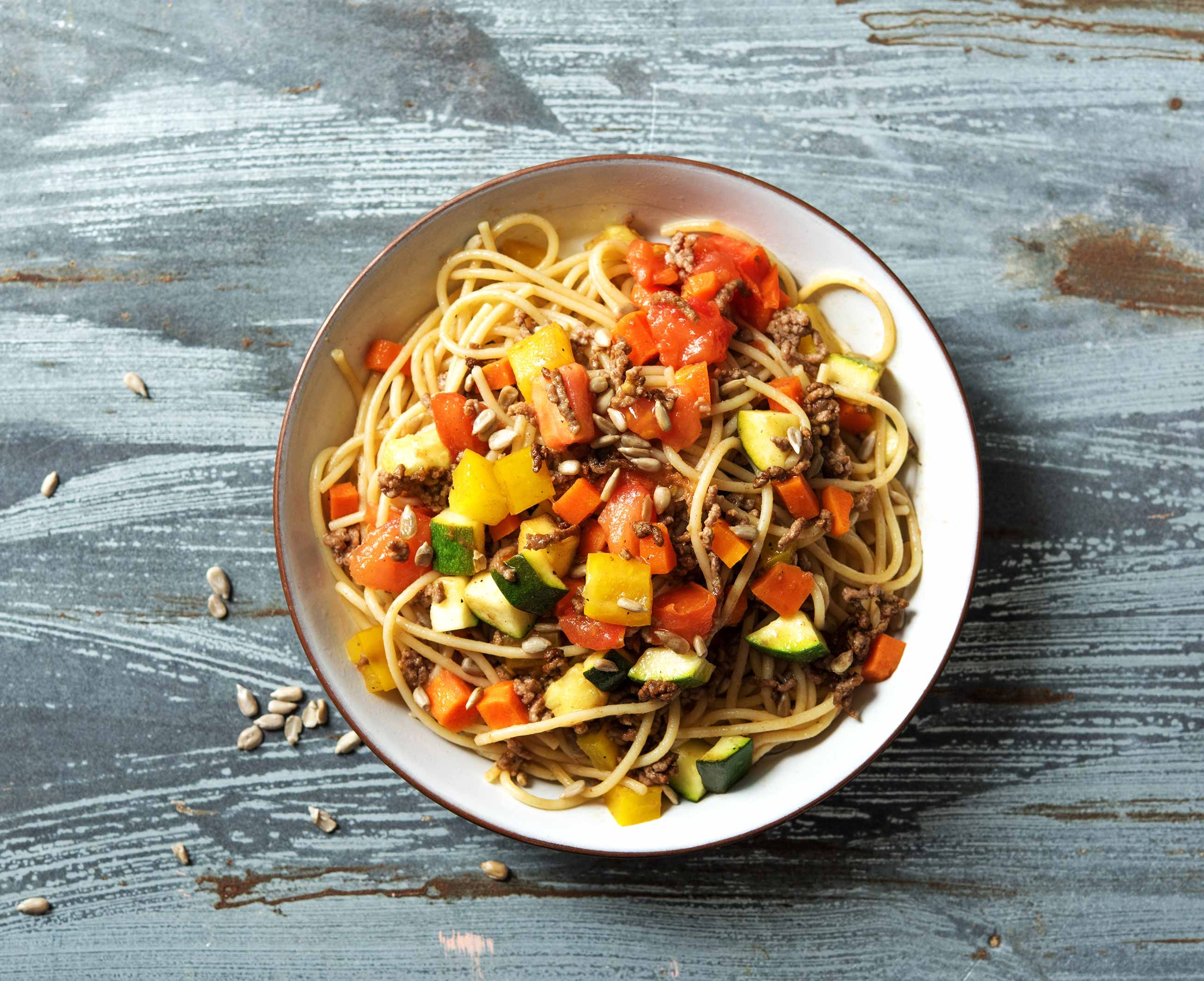 Spaghetti bolognese met groente en zonnebloempitten