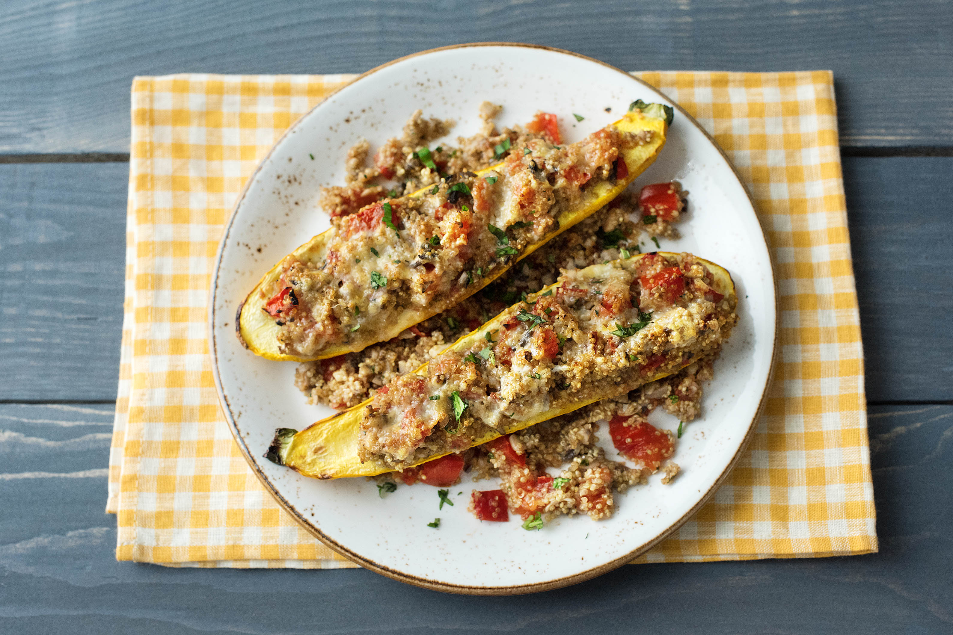 Gelbe Zucchinischiffchen