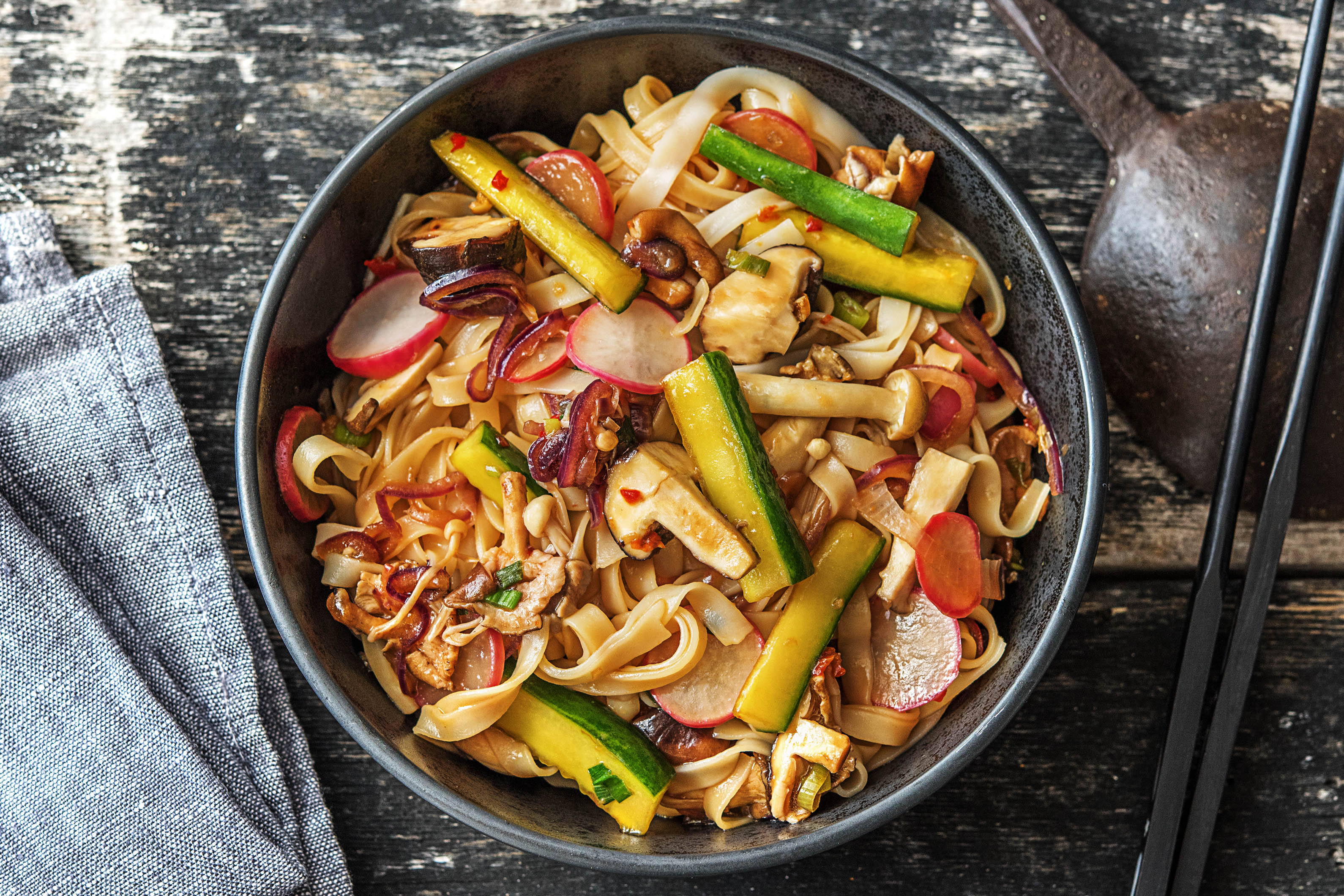 Scharfe Pilz-Reisnudel-Pfanne