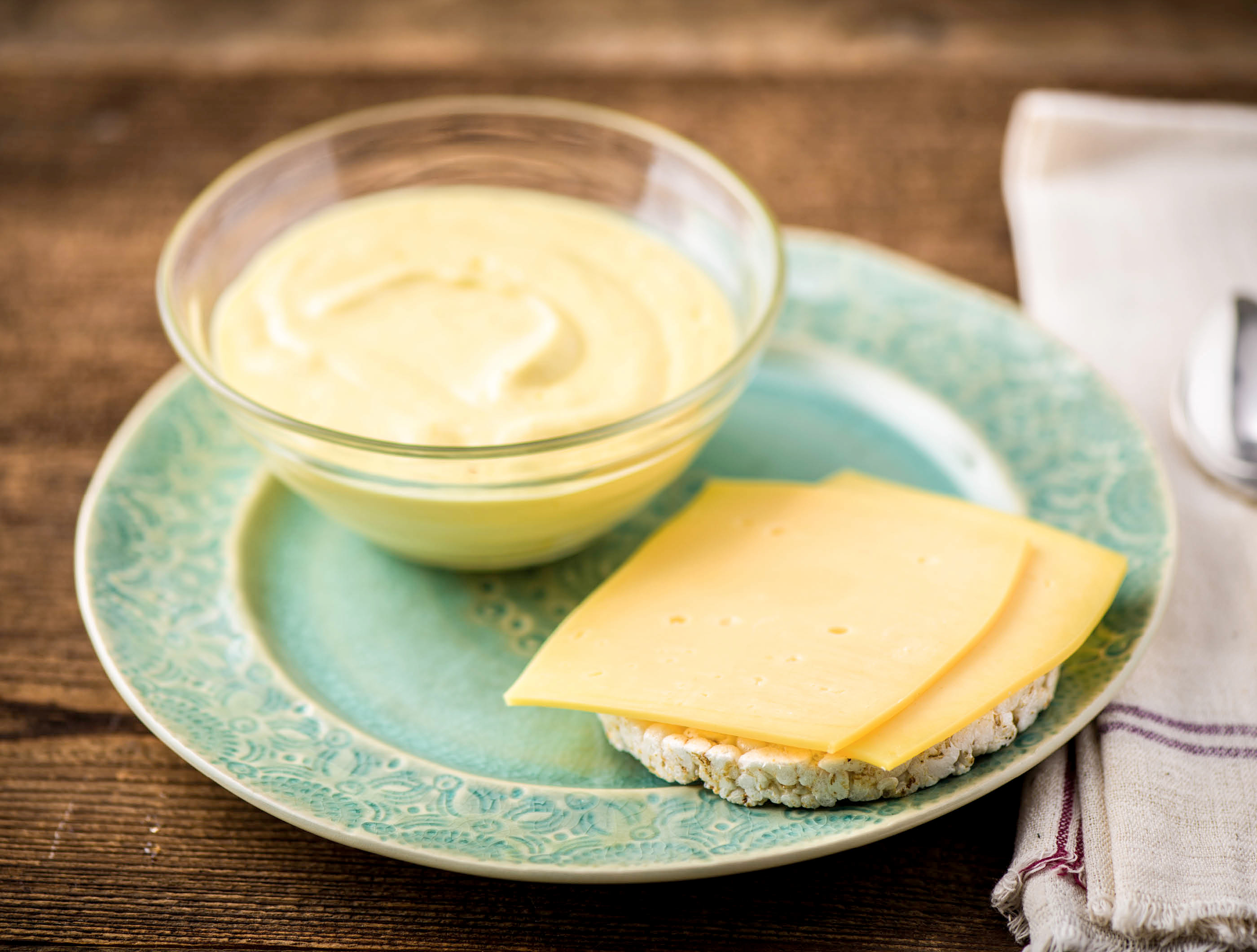 Gaufres d’épeautre, fromage vieux et fromage blanc à la mangue