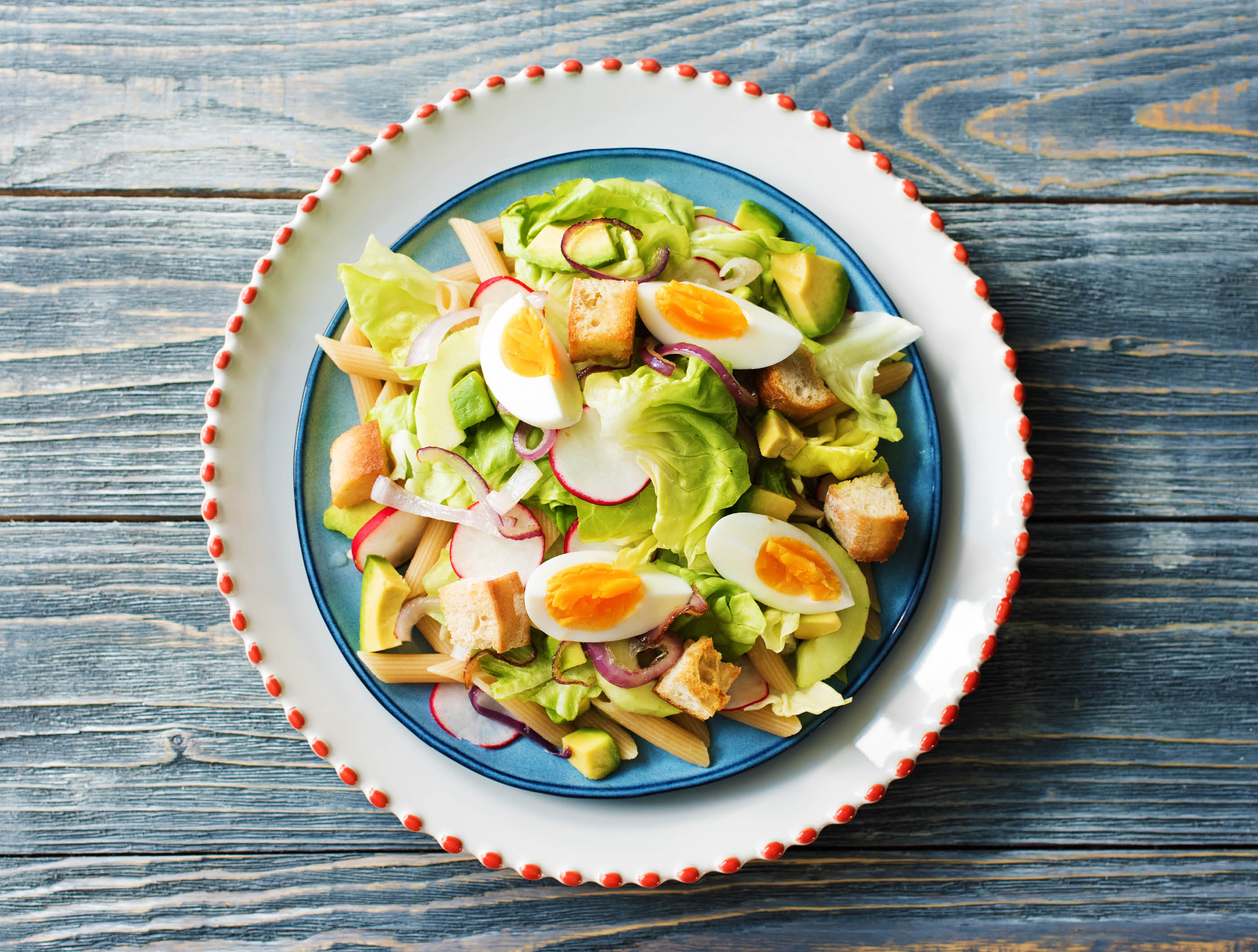 Salade de pâtes estivale au concombre-melon et à l’avocat