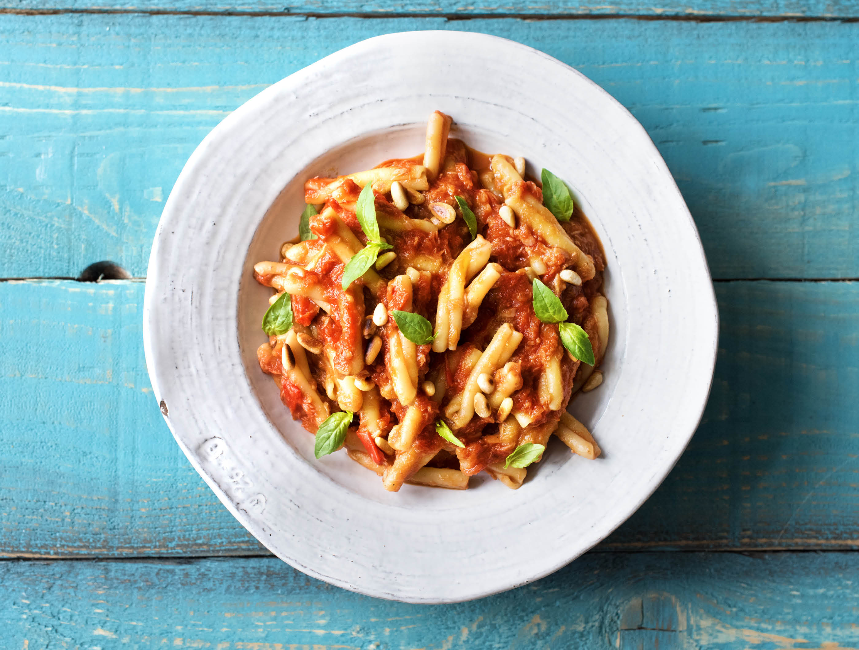 Caserecce au thon blanc de Jack, à la sauce de tomates Roma et au basilic frais