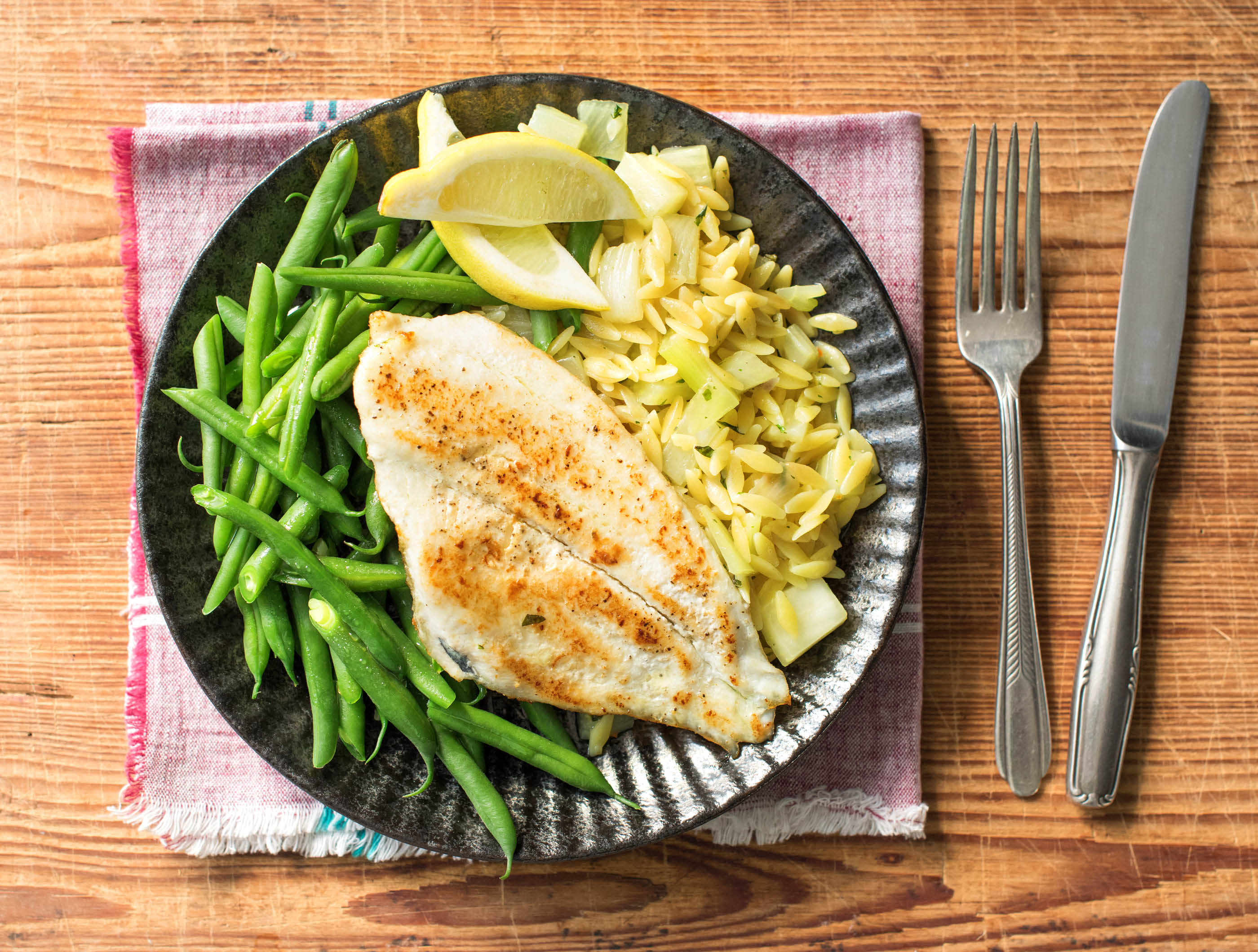 Filet de plie, orzo crémeux et haricots verts