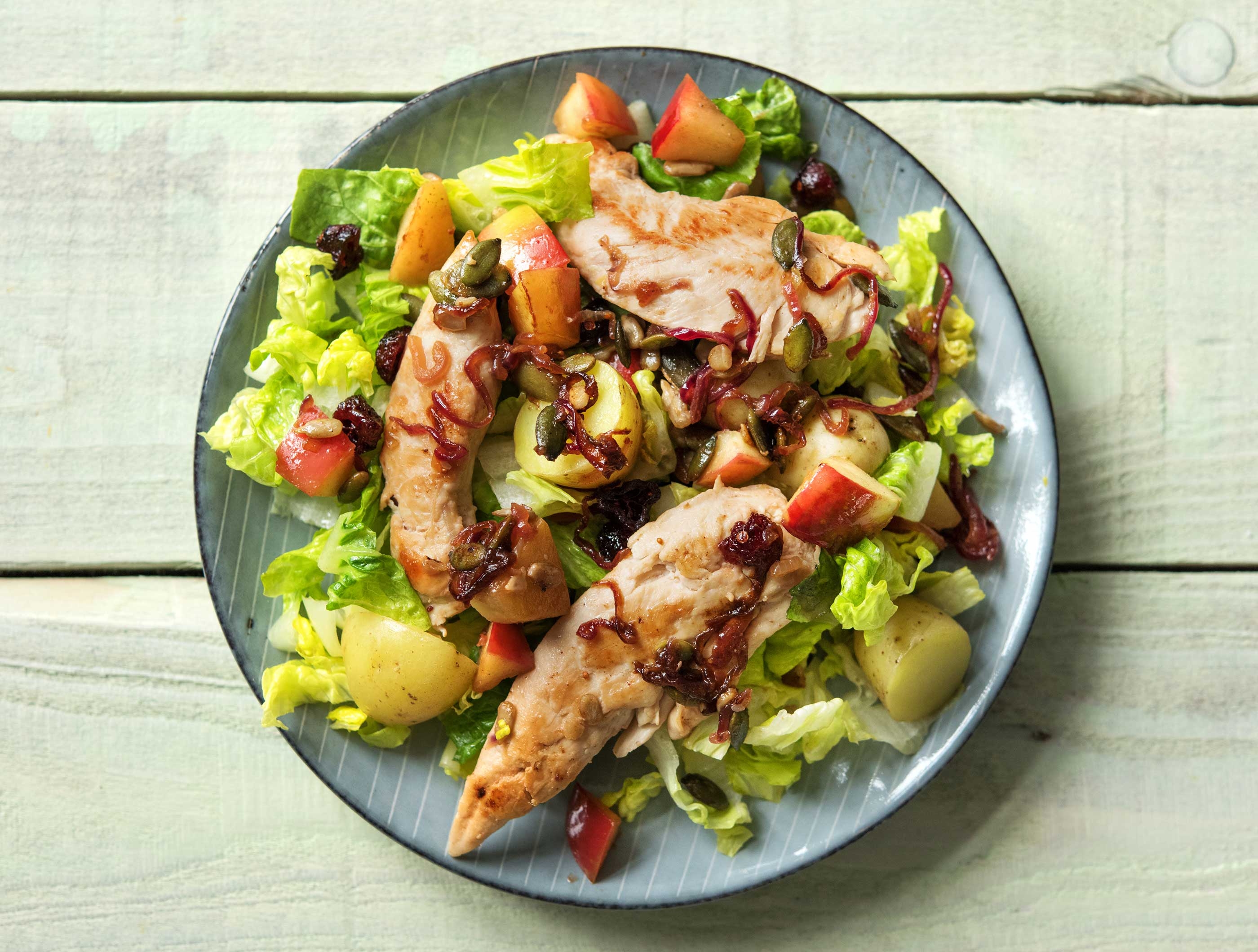 Pommes de terre cerises au filet pur de poulet et à la little gem