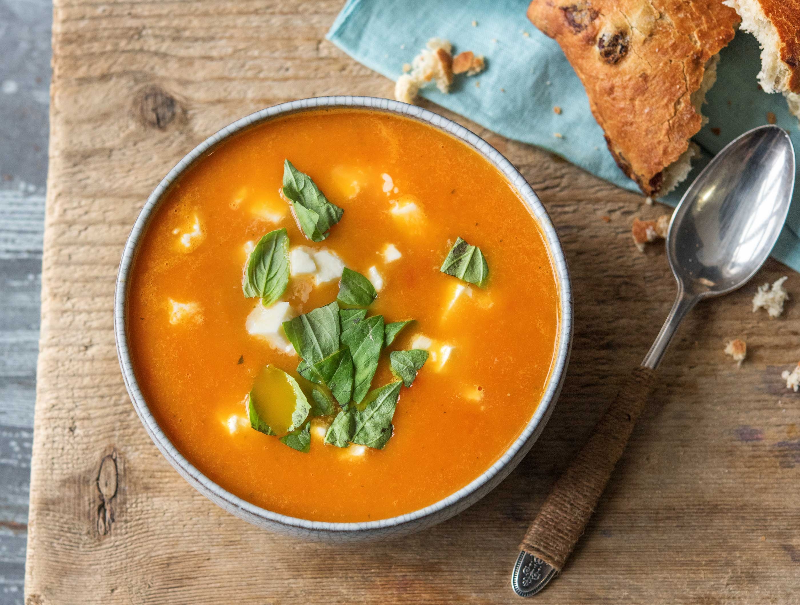 Soupe à la carotte et à la tomate à l’italienne