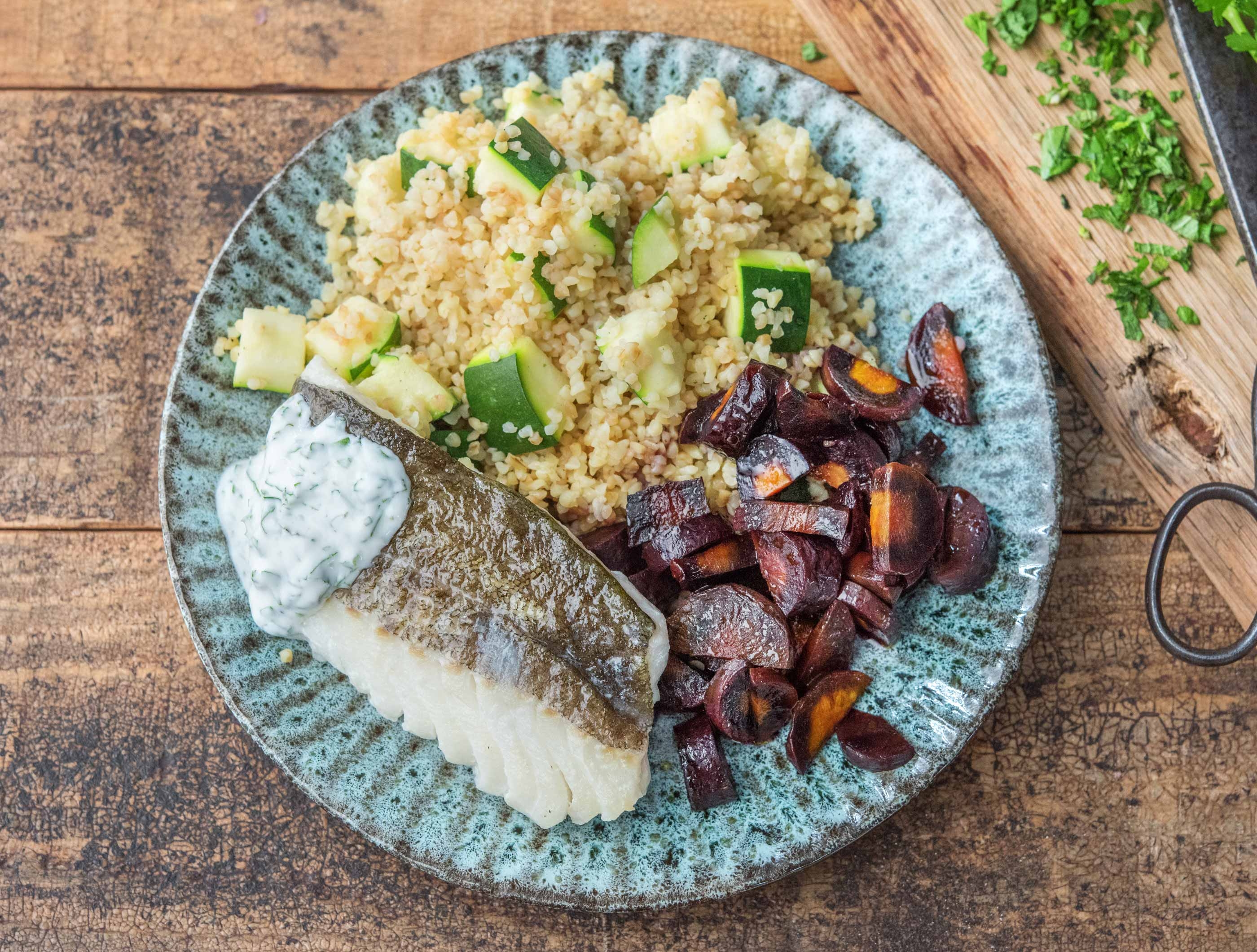 Cabillaud aux carottes violettes, boulgour et salade fraîche