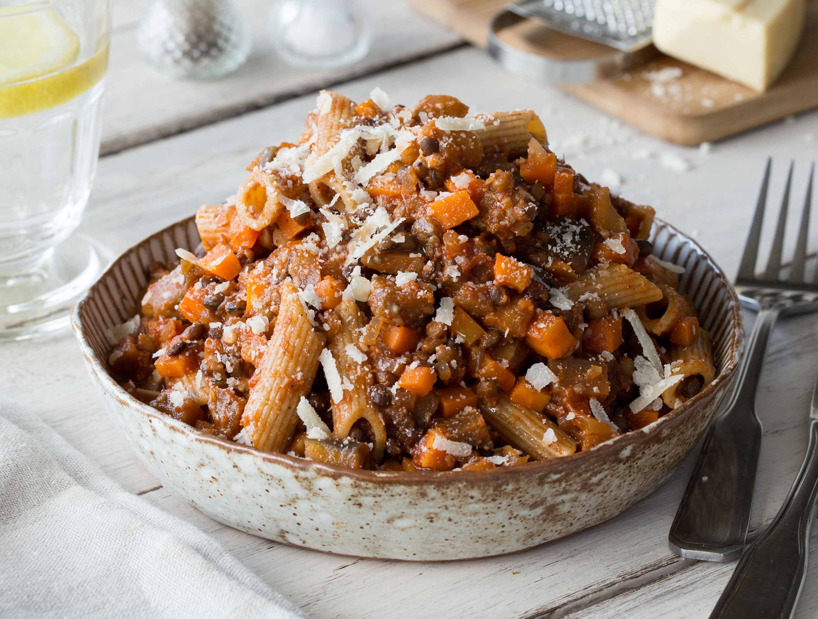 Penne bolognese végétariennes aux lentilles et au pecorino