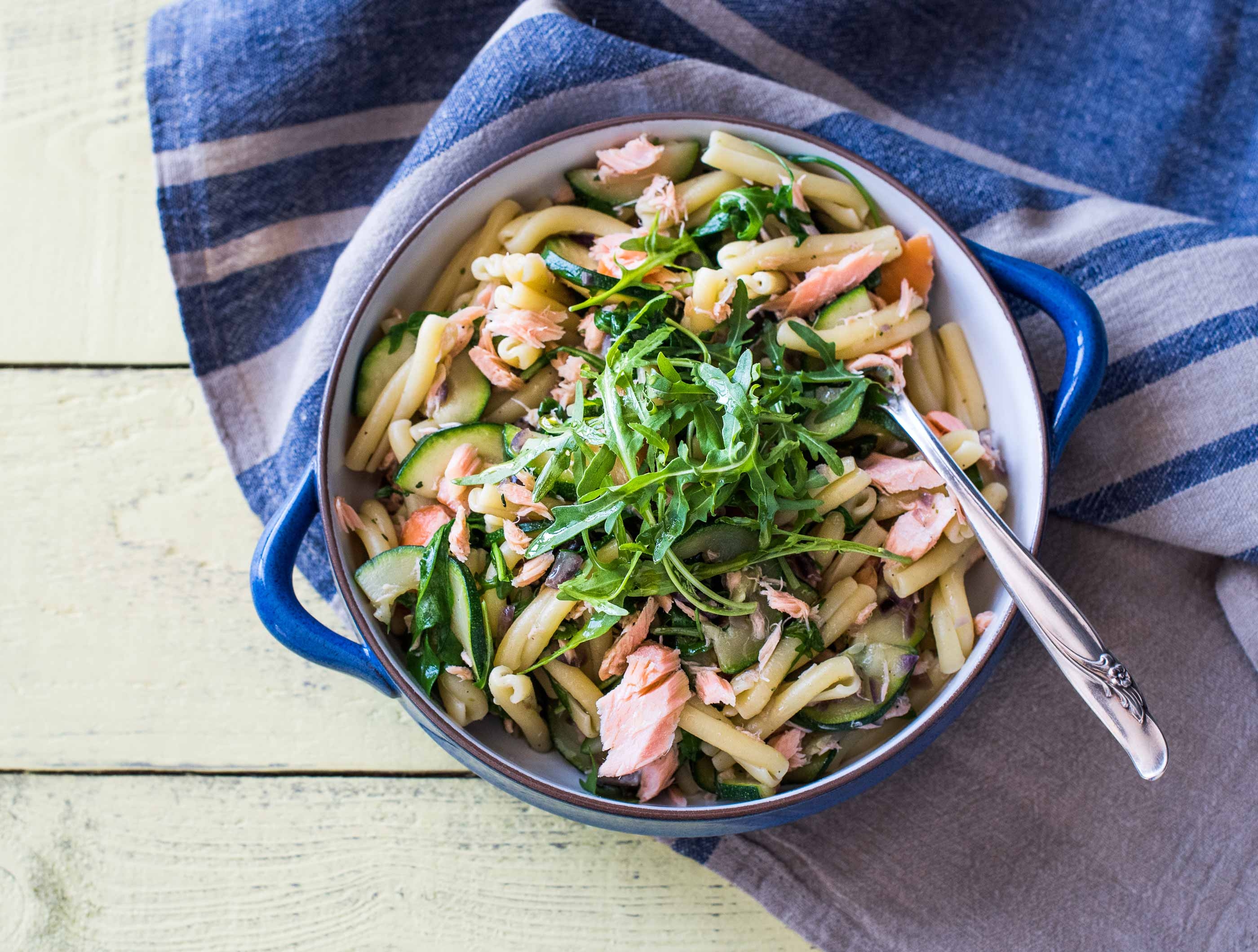 Casarecce complètes au saumon fumé à chaud et au thym citron